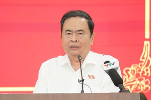 Chủ tịch Quốc hội: Nông dân phải làm giàu bằng nông nghiệp hiện đại