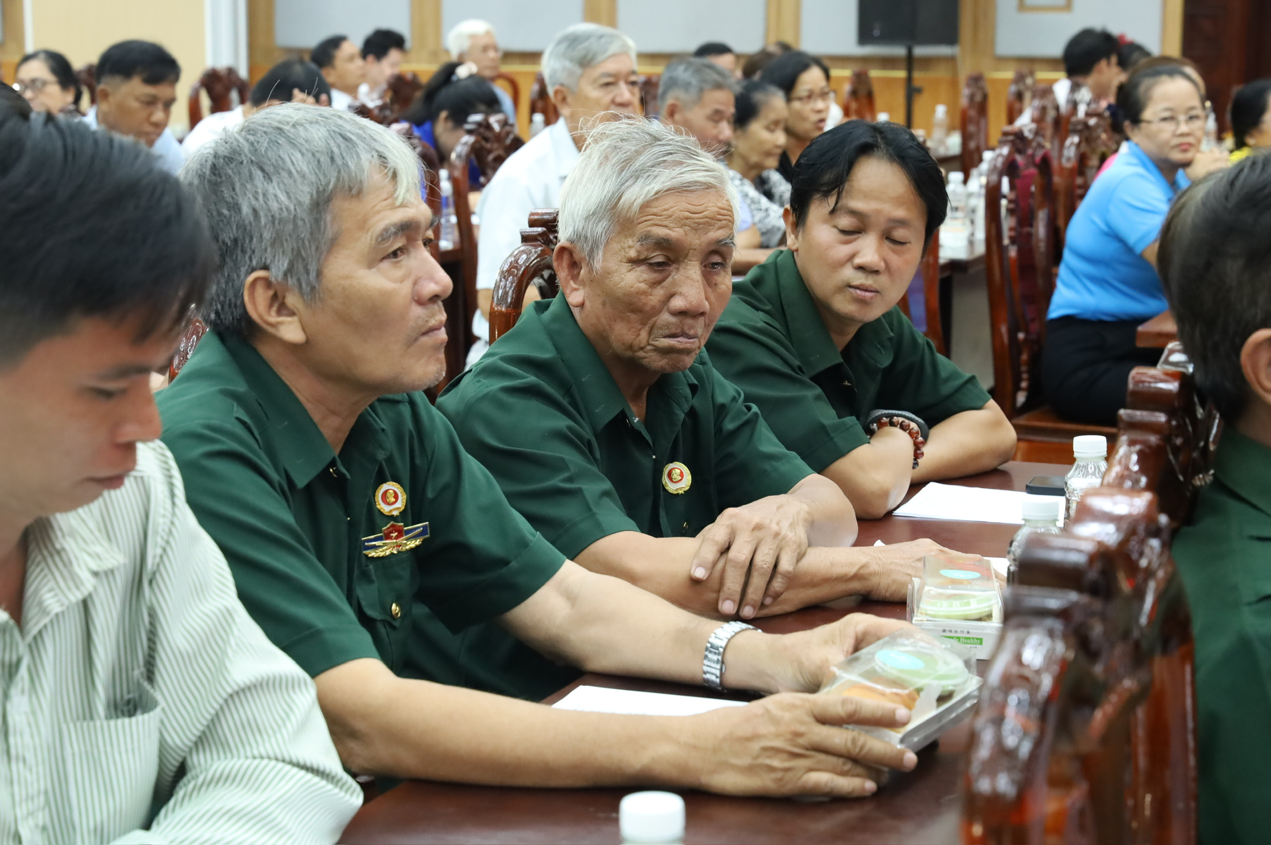 Cử tri Bình Lợi, Tân Nhựt kỳ vọng đại biểu hành động quyết liệt, nói đi đôi với làm 5 Cử tri Bình Lợi, Tân Nhựt kỳ vọng đại biểu hành động quyết liệt, nói đi đôi với làm - Ảnh 8.