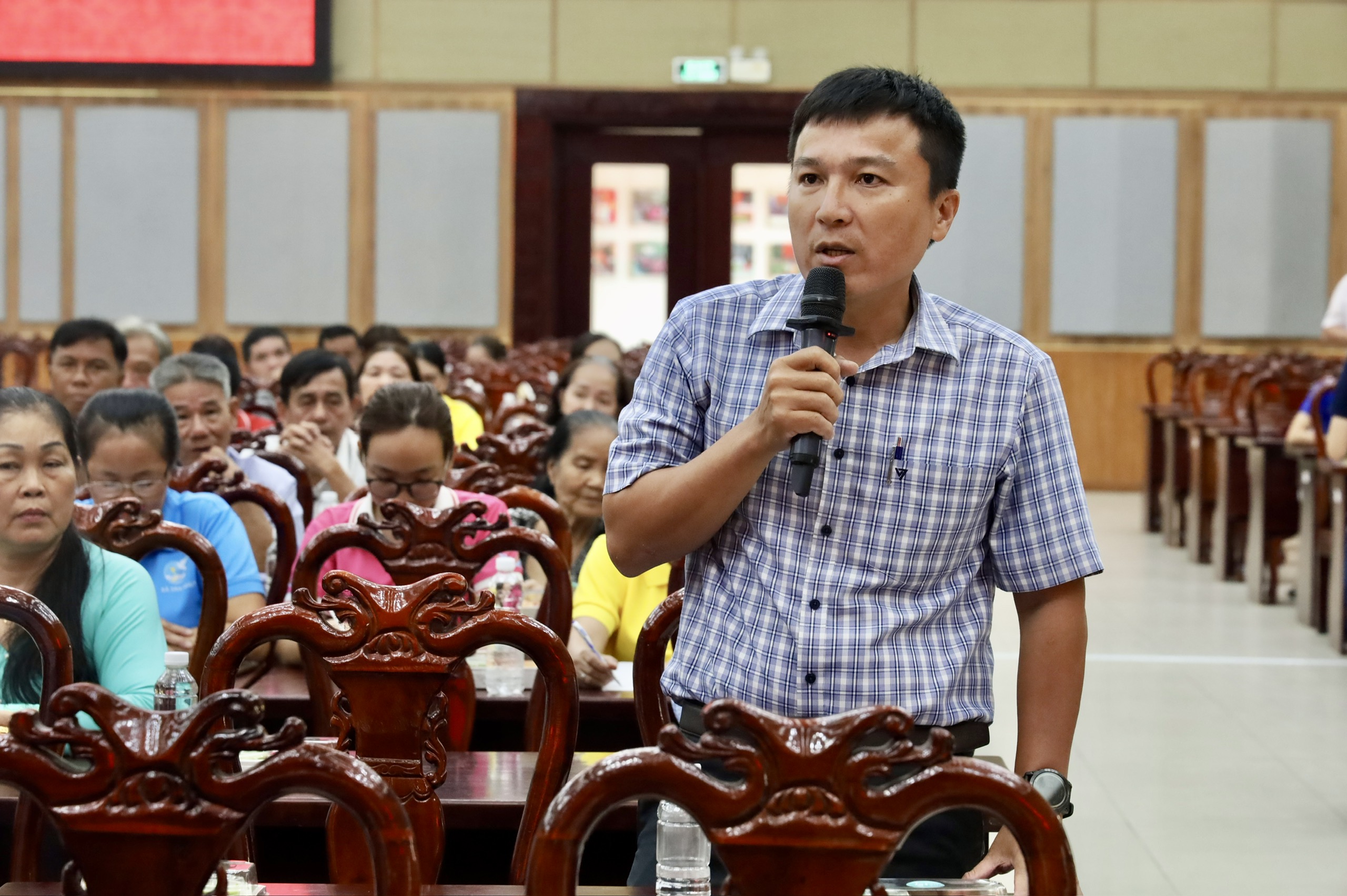 Cử tri Bình Lợi, Tân Nhựt kỳ vọng đại biểu hành động quyết liệt, nói đi đôi với làm 7 Cử tri Bình Lợi, Tân Nhựt kỳ vọng đại biểu hành động quyết liệt, nói đi đôi với làm - Ảnh 10.