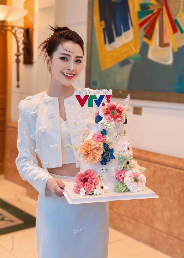 Gia thế nữ MC VTV vừa làm đám hỏi với cầu thủ nổi tiếng- Ảnh 3.