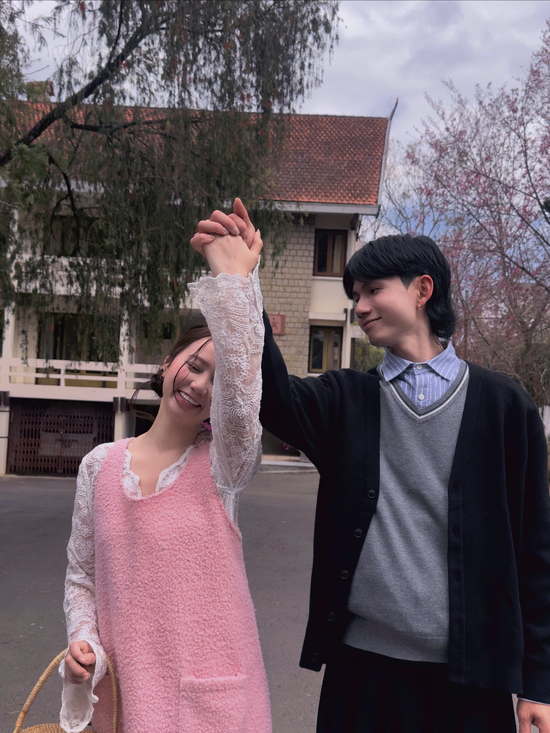 Cô gái Lâm Đồng được chồng tạo loạt kiểu tóc “nàng thơ” gây sốt - 3