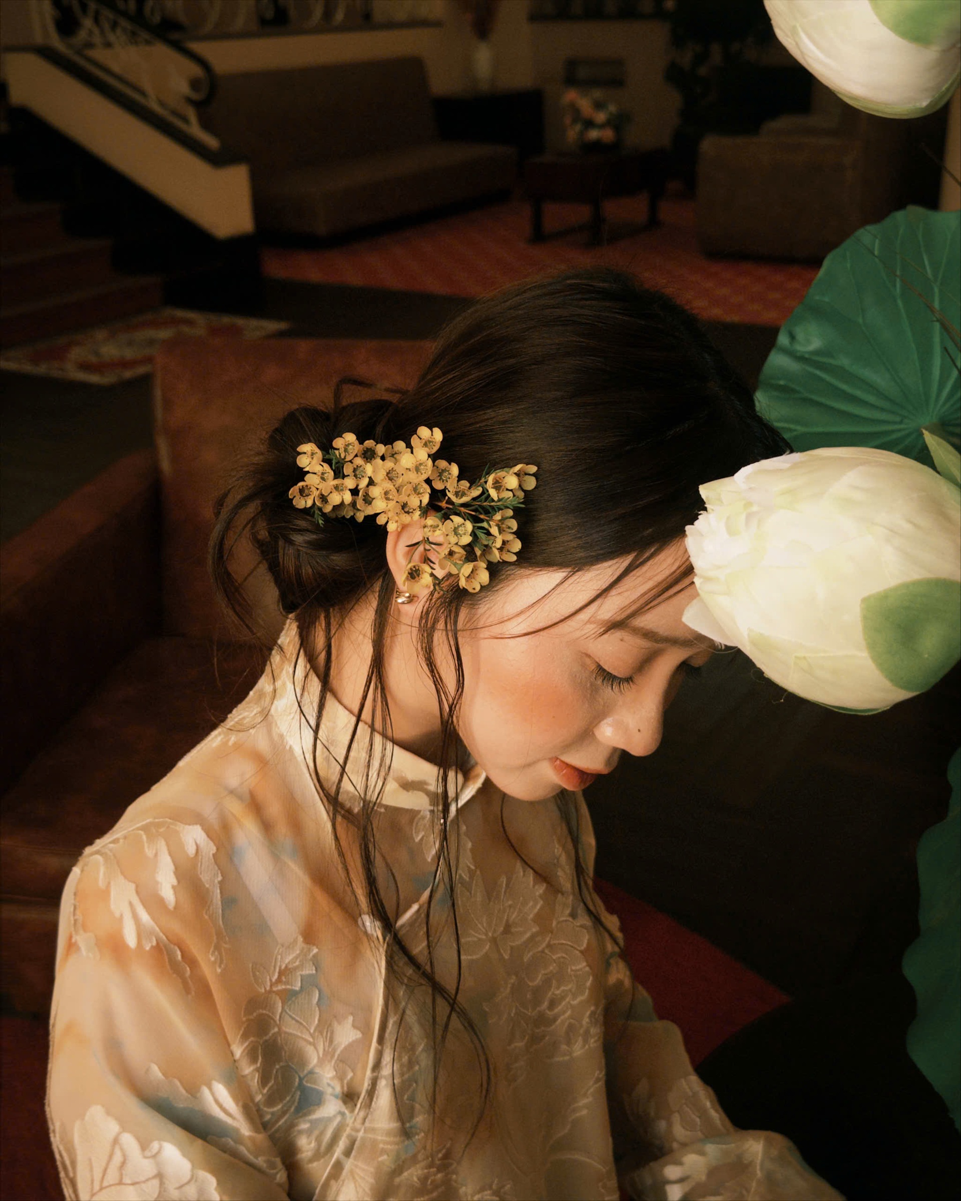 Cô gái Lâm Đồng được chồng tạo loạt kiểu tóc “nàng thơ” gây sốt - 4