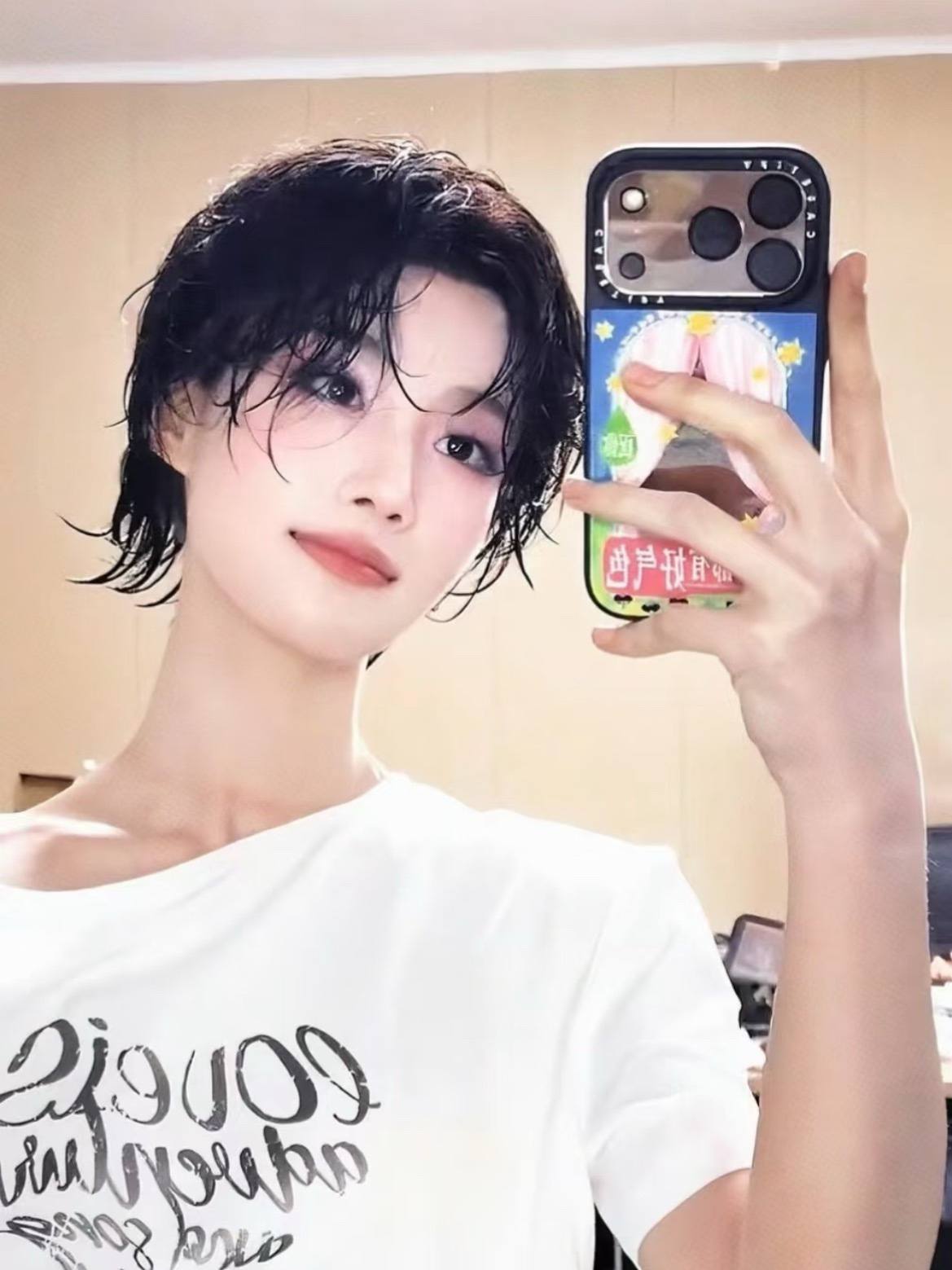 Không thể phân biệt đây là mỹ nam hay mỹ nữ: Visual chất lừ mê thật sự, chẳng bút nào vẽ nổi- Ảnh 2. Không thể phân biệt đây là mỹ nam hay mỹ nữ: Visual chất lừ mê thật sự, chẳng bút nào vẽ nổi- Ảnh 2.