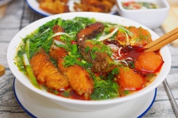 Cách nấu bún cá Hà Nội ngon chuẩn vị của mẹ Việt ở Nhật