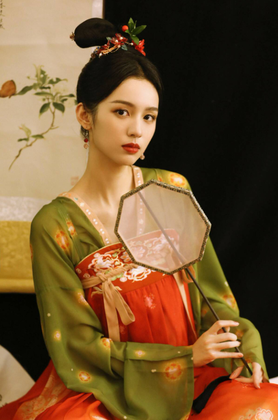 Tứ đại mỹ nhân thế hệ mới đẹp nhất Trung Quốc: Vương Sở Nhiên đỉnh miễn bàn, 1 người bị chê không xứng đáng- Ảnh 9.