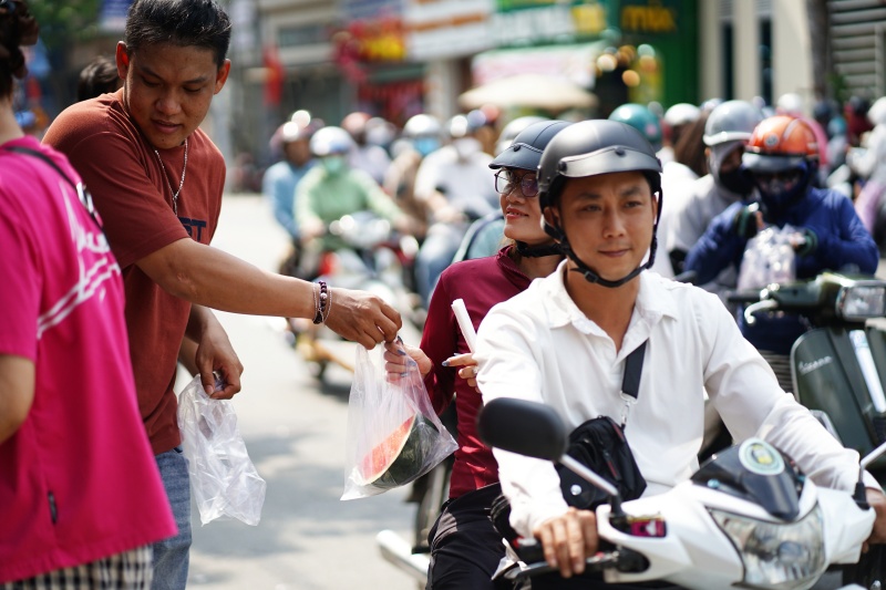 Nhiều du khách bất ngờ tại lễ hội mà 