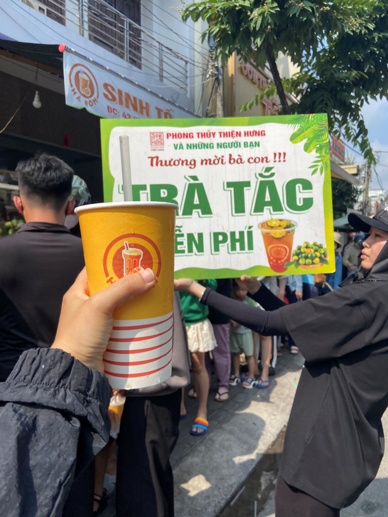 Nhiều du khách bất ngờ tại lễ hội mà 