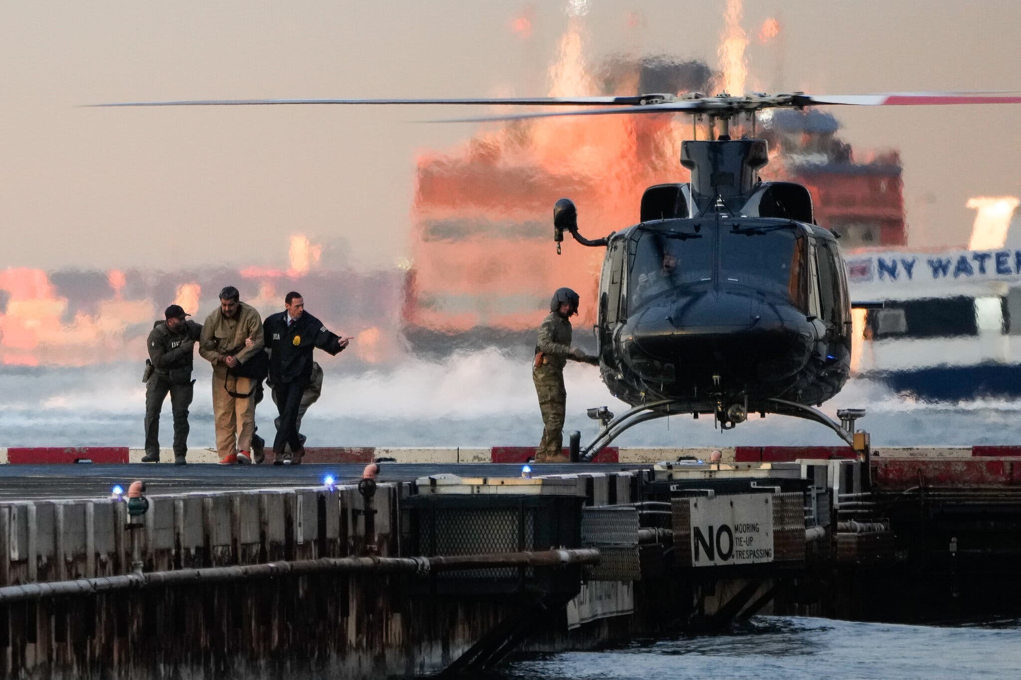 Bắt ông Maduro, hạ sát ông Khamenei: Tình báo Mỹ kết hợp nhiều công cụ thế nào? 3 tình báo - Ảnh 3.