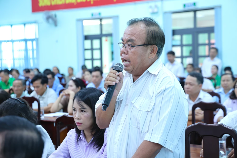 Cử tri Nguyễn Văn Hoàng, xã Thái Mỹ. Ảnh: LÊ THOA chu-tich-quoc-hoi-nong-dan-4.JPG