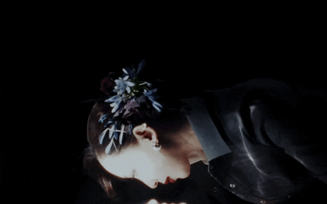 Nín thở với màn kết hợp của Minh Hằng - Tóc Tiên: Gấp đôi visual, loạt phân cảnh thân mật táo bạo không chịu nổi!- Ảnh 3.