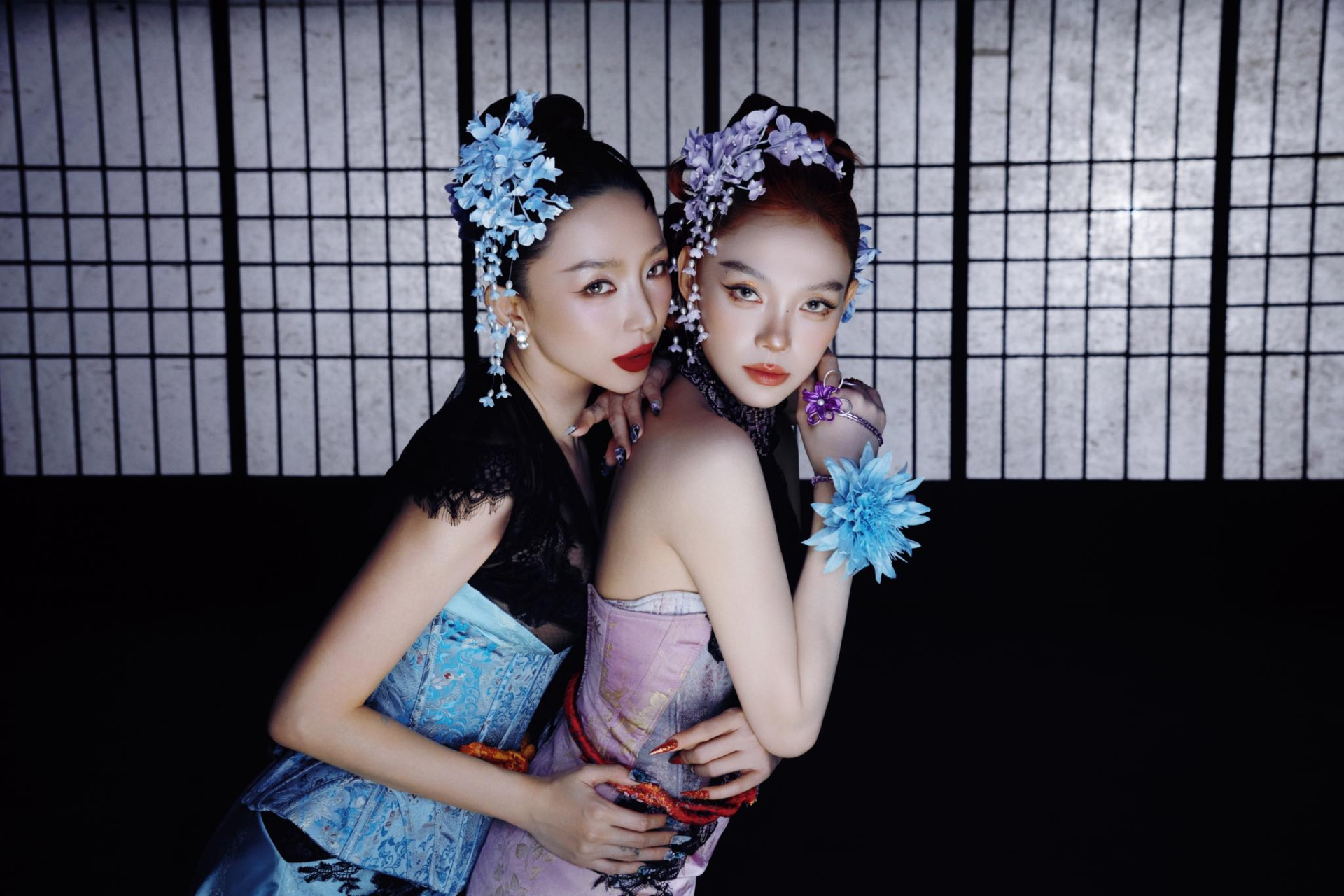 Nín thở với màn kết hợp của Minh Hằng - Tóc Tiên: Gấp đôi visual, loạt phân cảnh thân mật táo bạo không chịu nổi!- Ảnh 6.