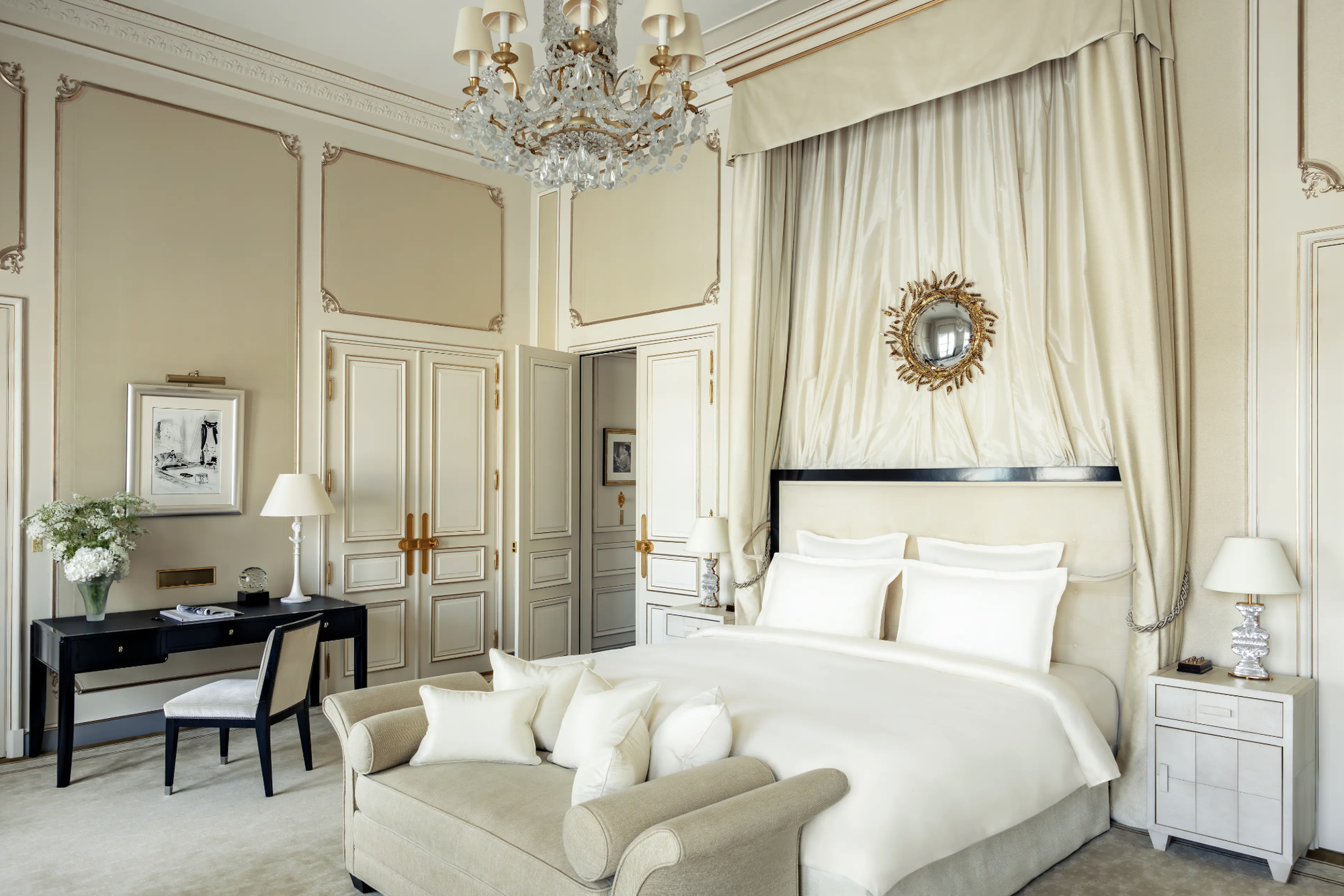 Chân dung người phụ nữ ở khách sạn suốt 34 năm dù nhà ở đối diện- Ảnh 5.