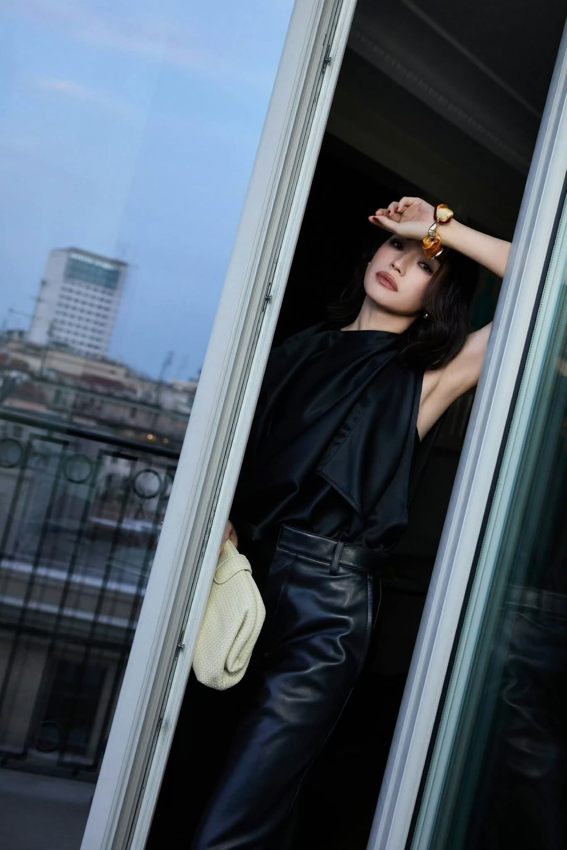 Thư Kỳ tuổi 50: Nhan sắc rực rỡ như bị thời gian bỏ quên - 7 Thư Kỳ tuổi 50: Nhan sắc rực rỡ như bị thời gian bỏ quên - 7