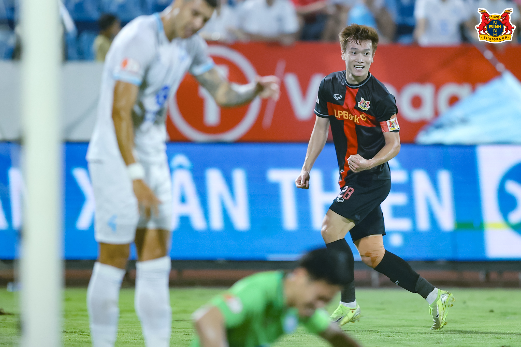 HLV Vũ Tiến Thành nói gì khi dẫn dắt CLB Ninh Bình? 3 Vũ Tiến Thành - Ảnh 3.