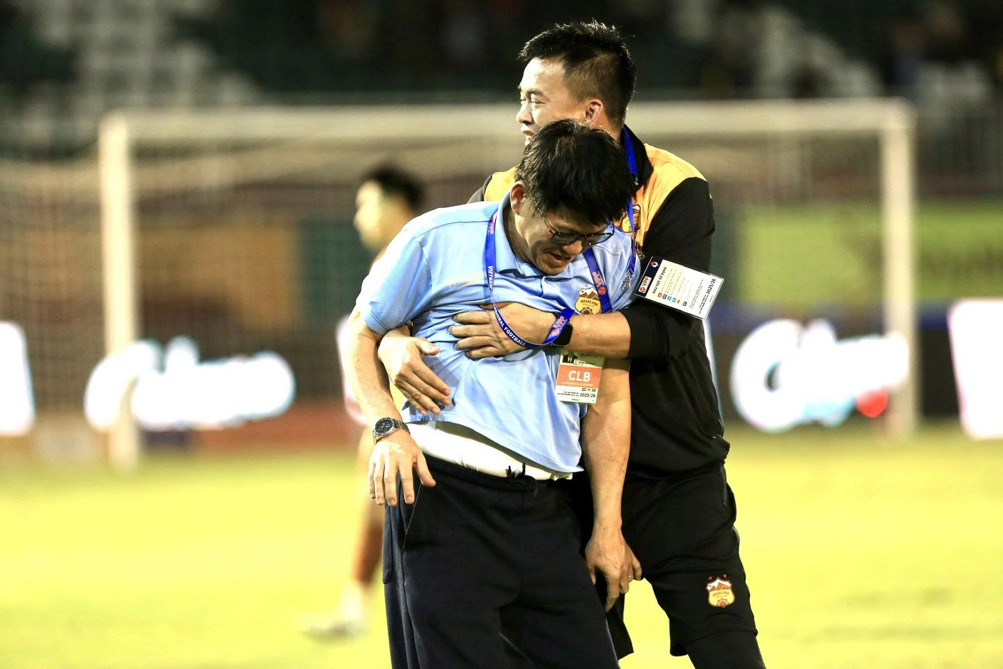 HLV Vũ Tiến Thành tiết lộ lý do đến CLB Ninh Bình, hứa sớm trở lại HAGL: ‘Bầu Đức đã…’- Ảnh 2.