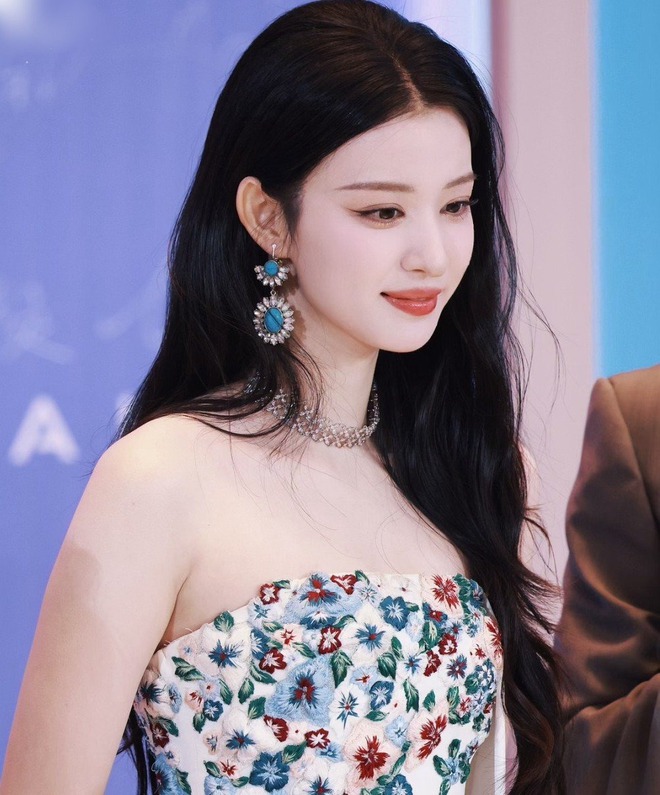 Cô gái sở hữu visual ngọt như quyện mật ong, đẹp tuyệt mỹ ở mọi góc độ: Style hoàn hảo tựa Cô gái sở hữu visual ngọt như quyện mật ong, đẹp tuyệt mỹ ở mọi góc độ: Style hoàn hảo tựa