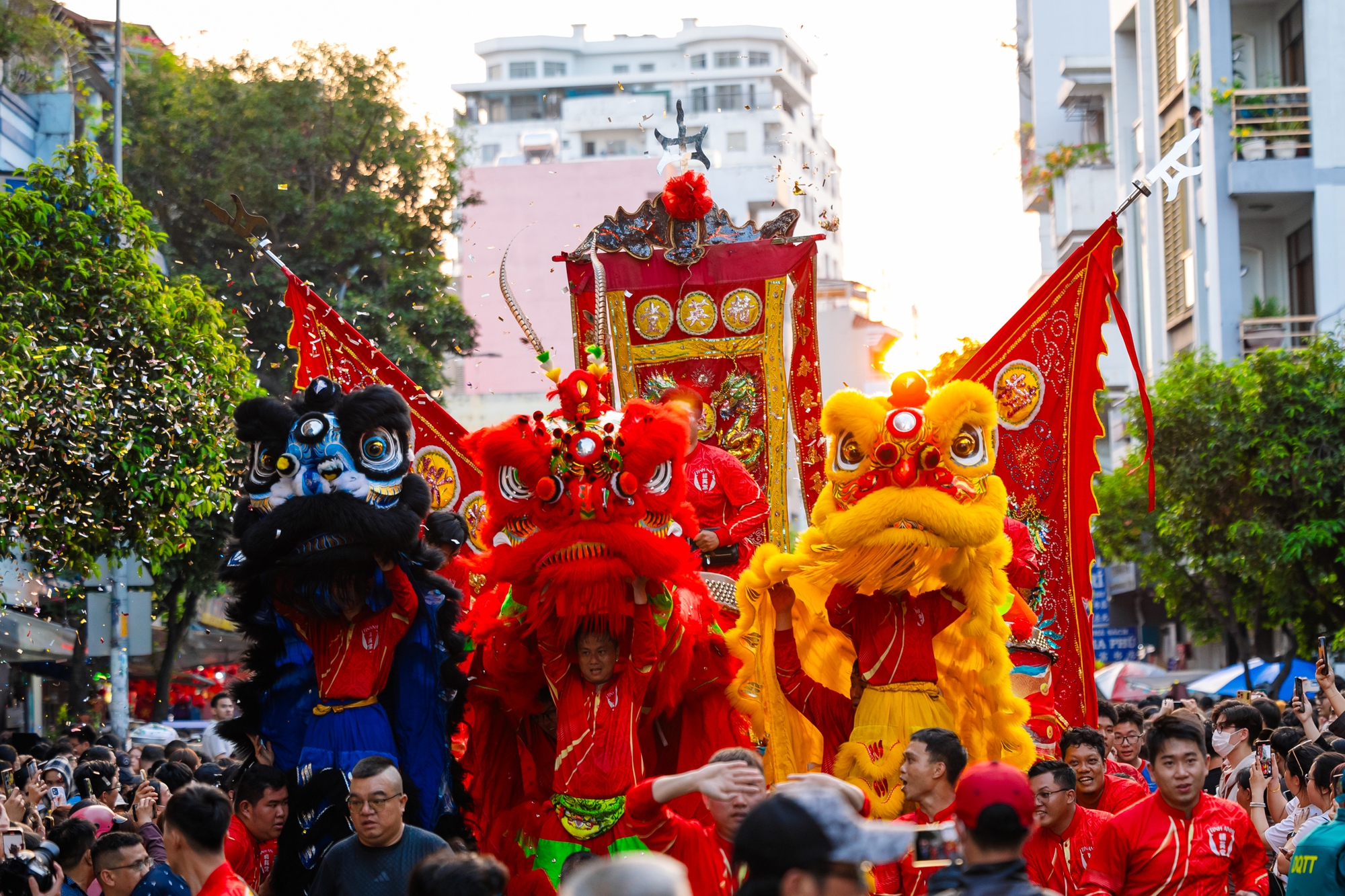 Cảnh tượng lạ ở Chợ Lớn dịp Tết Nguyên Tiêu- Ảnh 3.