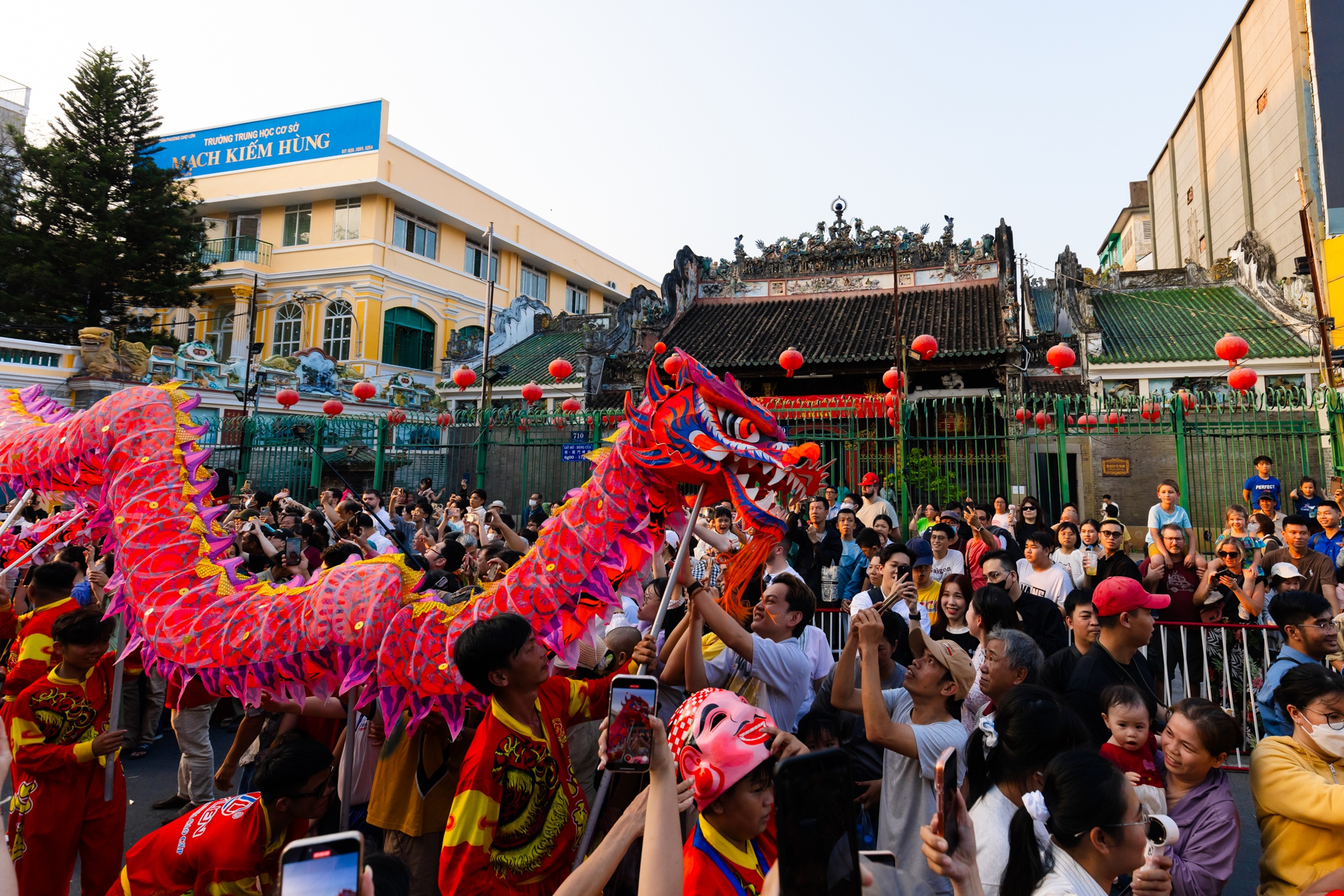 Cảnh tượng lạ ở Chợ Lớn dịp Tết Nguyên Tiêu- Ảnh 6.