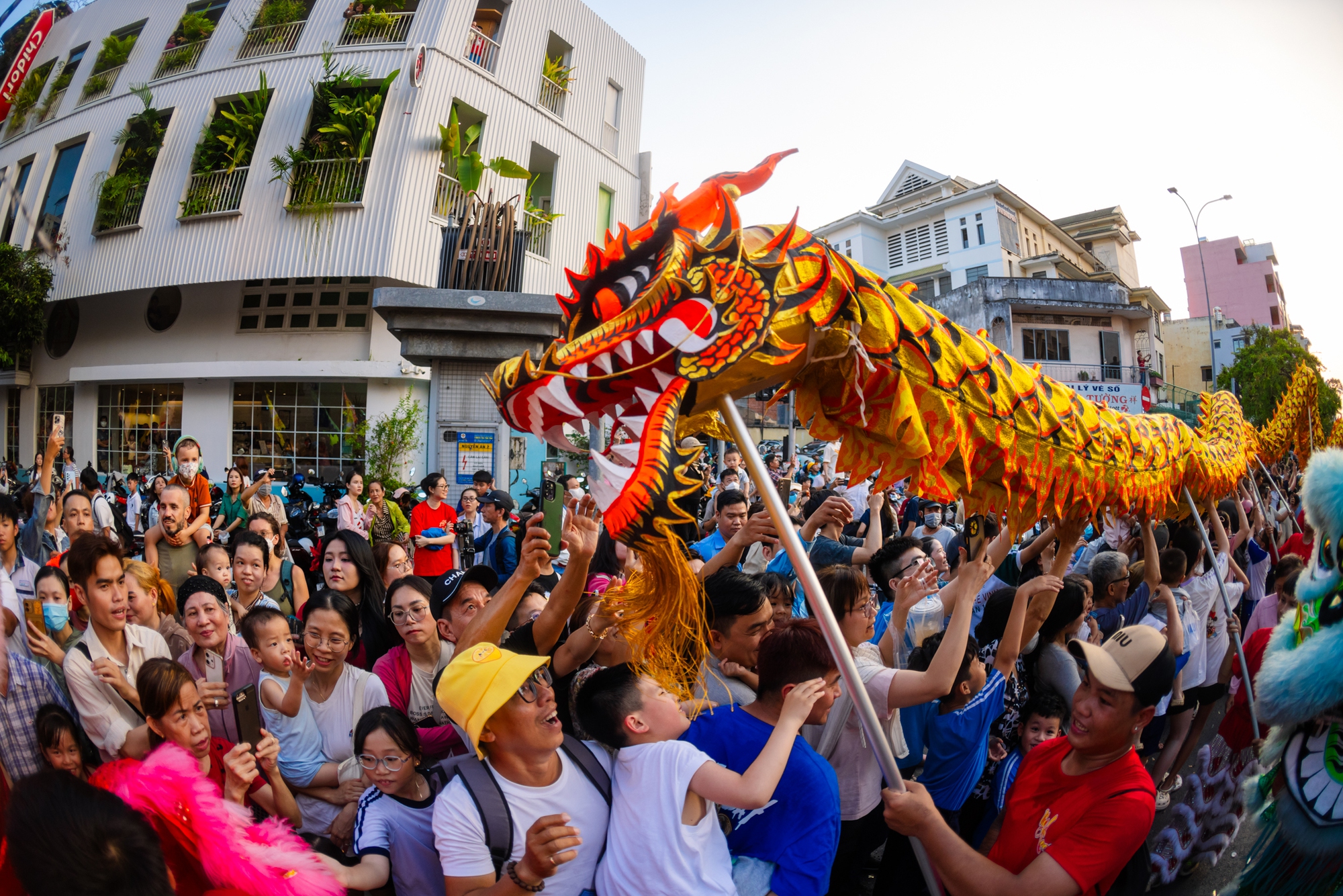 Cảnh tượng lạ ở Chợ Lớn dịp Tết Nguyên Tiêu- Ảnh 7.