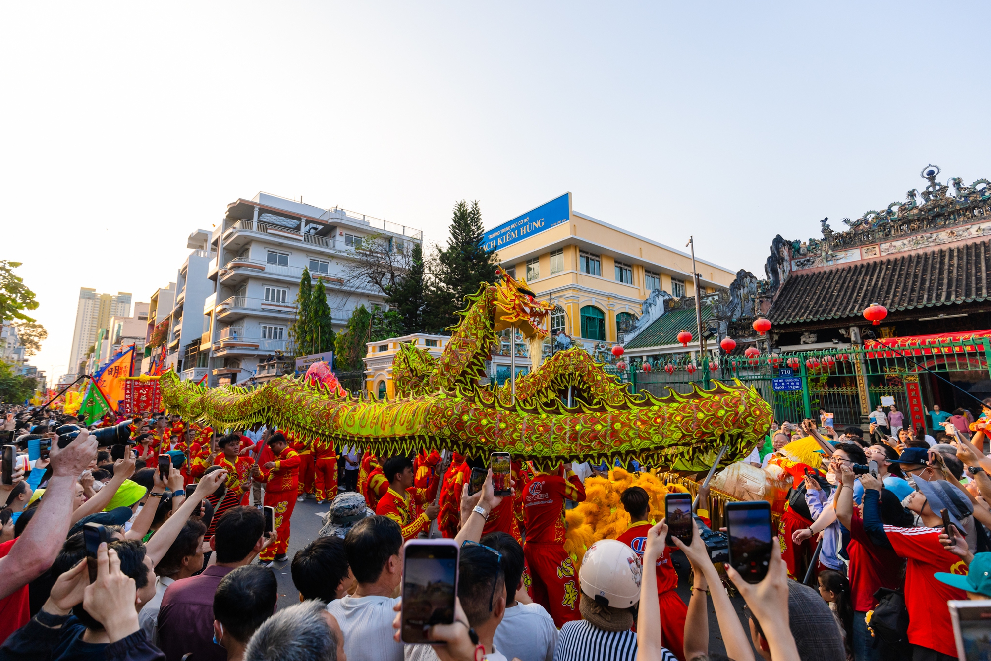 Cảnh tượng lạ ở Chợ Lớn dịp Tết Nguyên Tiêu- Ảnh 9.