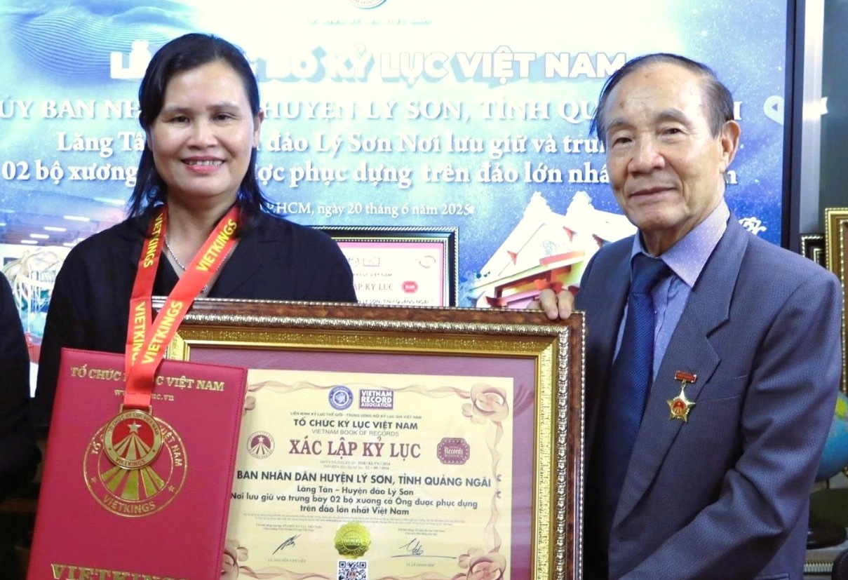 Vật thiêng của làng: Hai bộ xương ‘thần Nam Hải’ trên đảo Lý Sơn- Ảnh 4.