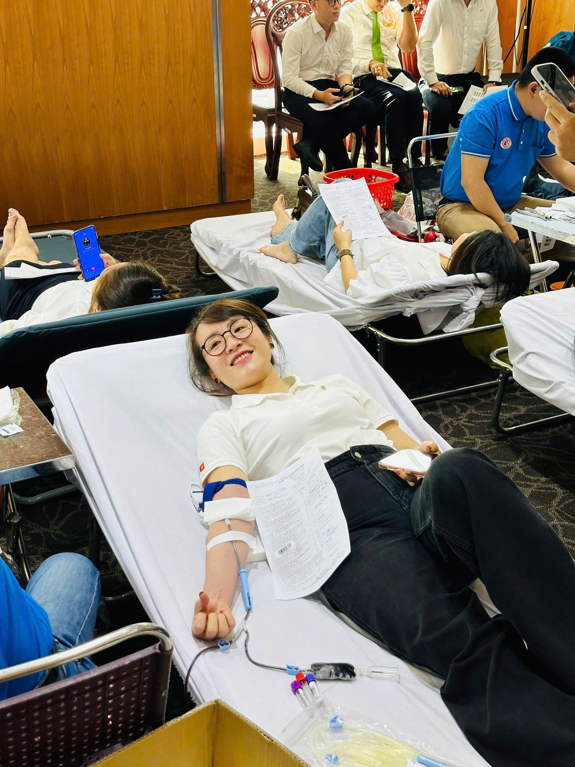 Vietcombank TP.HCM hiến tặng 222 đơn vị máu, lan tỏa tinh thần ‘Chủ Nhật Đỏ’ 5 Vietcombank TP.HCM hiến tặng 222 đơn vị máu, lan tỏa tinh thần ‘Chủ Nhật Đỏ’ - Ảnh 5.