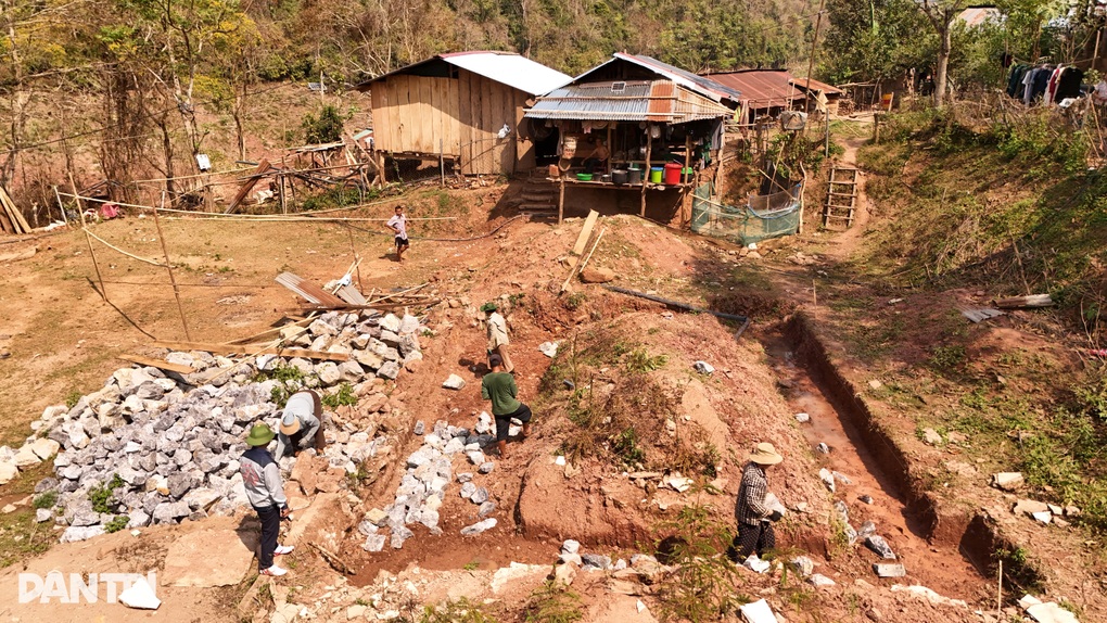 Công trình điểm trường khởi động trở lại sau hơn 8 tháng bị mưa lũ chia cắt - 2