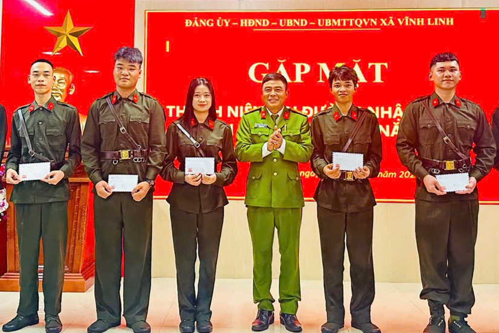 Gác bằng đại học, nữ dược sĩ xung phong lên đường nhập ngũ - 3