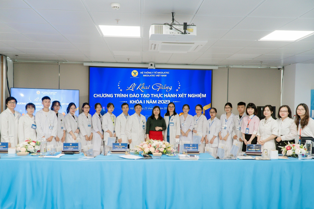 ThS.BS.CKII Nguyễn Thị Kim Len: Người cầm lái “con tàu chuyên môn”, dệt nên giá trị cho MEDLATEC - 6