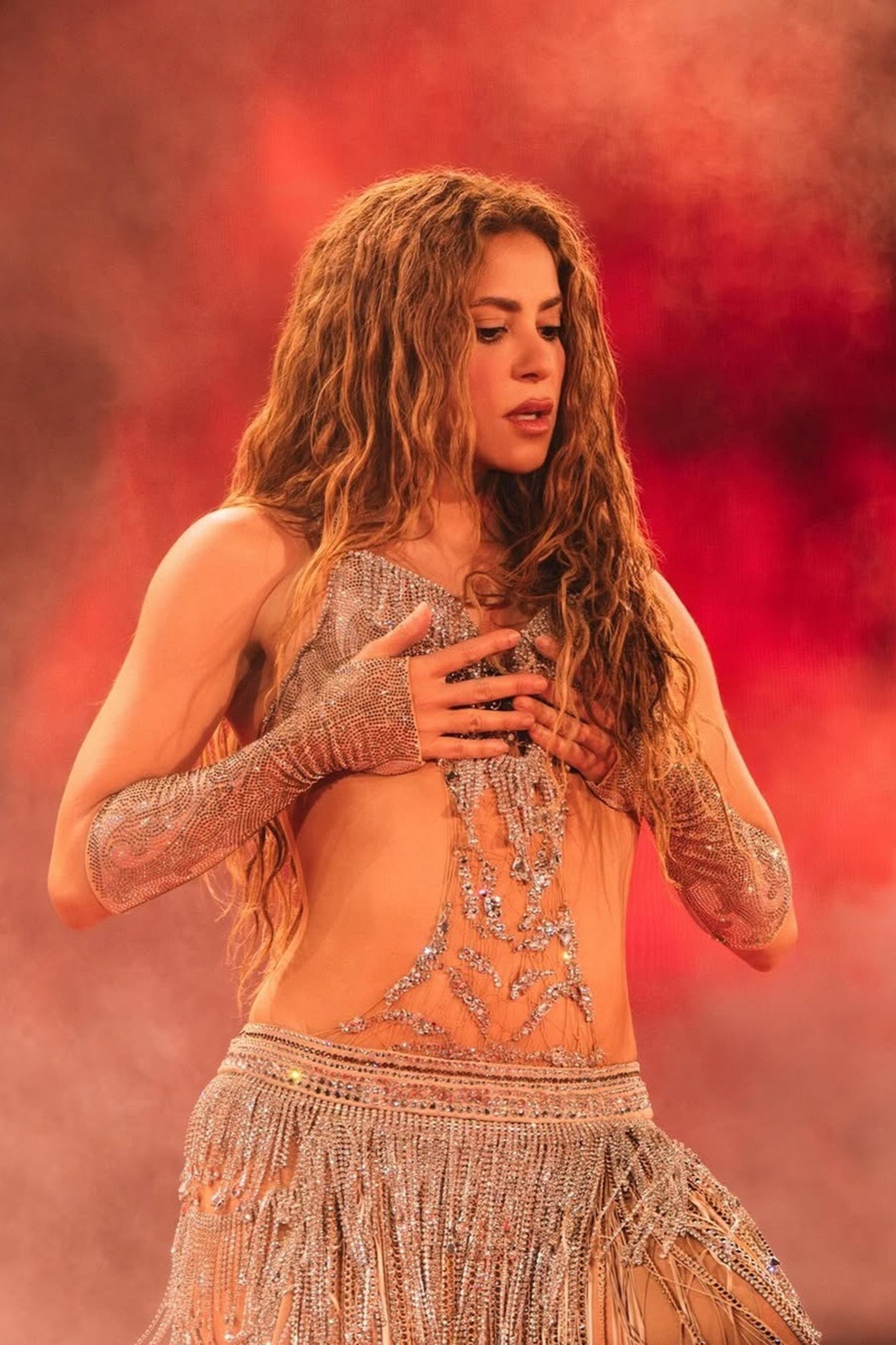 Shakira sau chia tay Piqué: Thăng hoa sự nghiệp, hẹn hò người kém 15 tuổi - 2