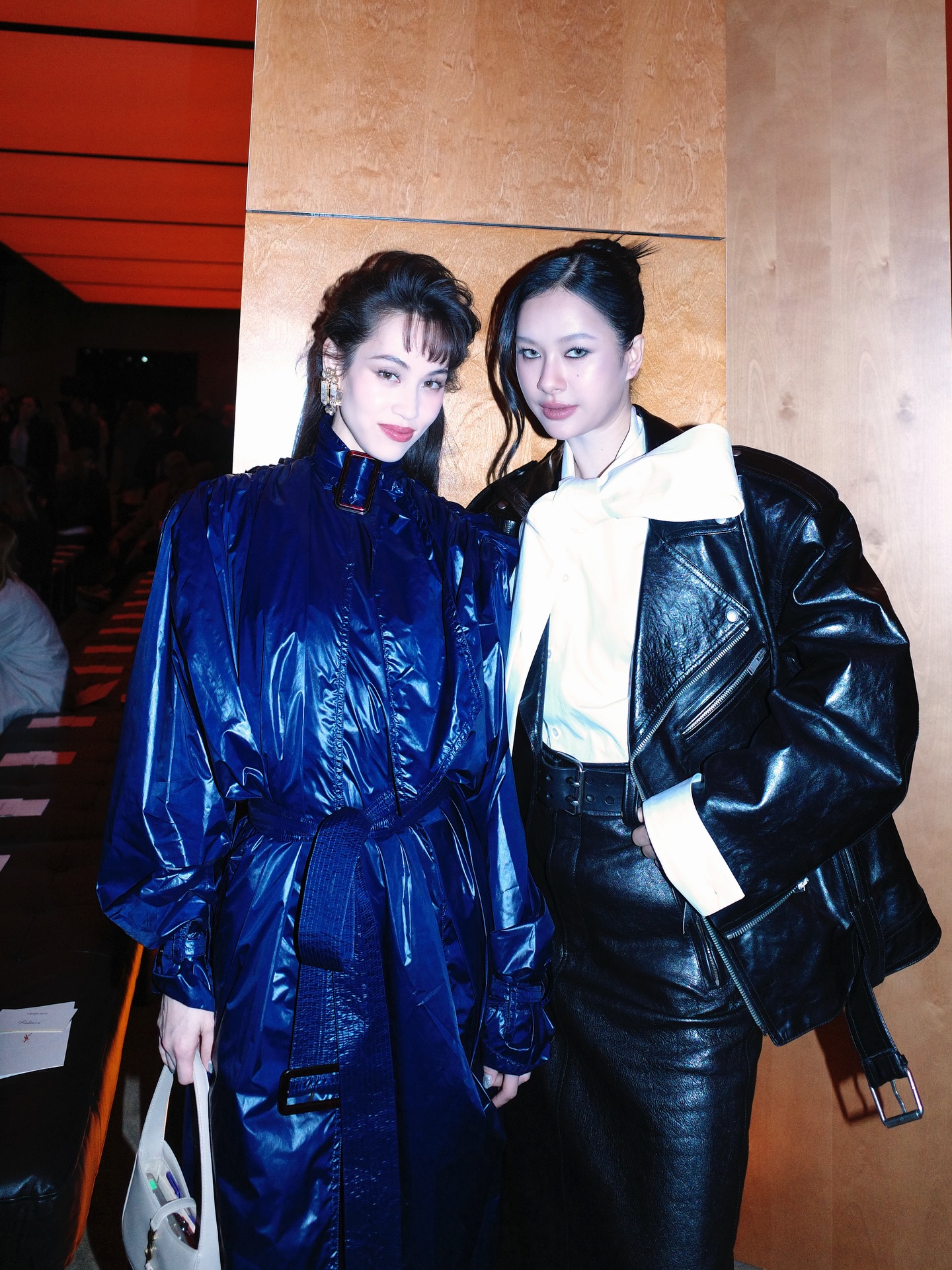 Rosé kín đáo nhưng tỏa sáng đến show Saint Laurent, Cha Eun Woo đã bị thay bằng nam thần 