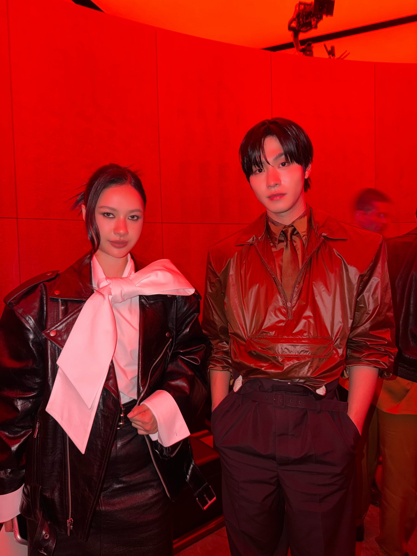 Rosé kín đáo nhưng tỏa sáng đến show Saint Laurent, Cha Eun Woo đã bị thay bằng nam thần 