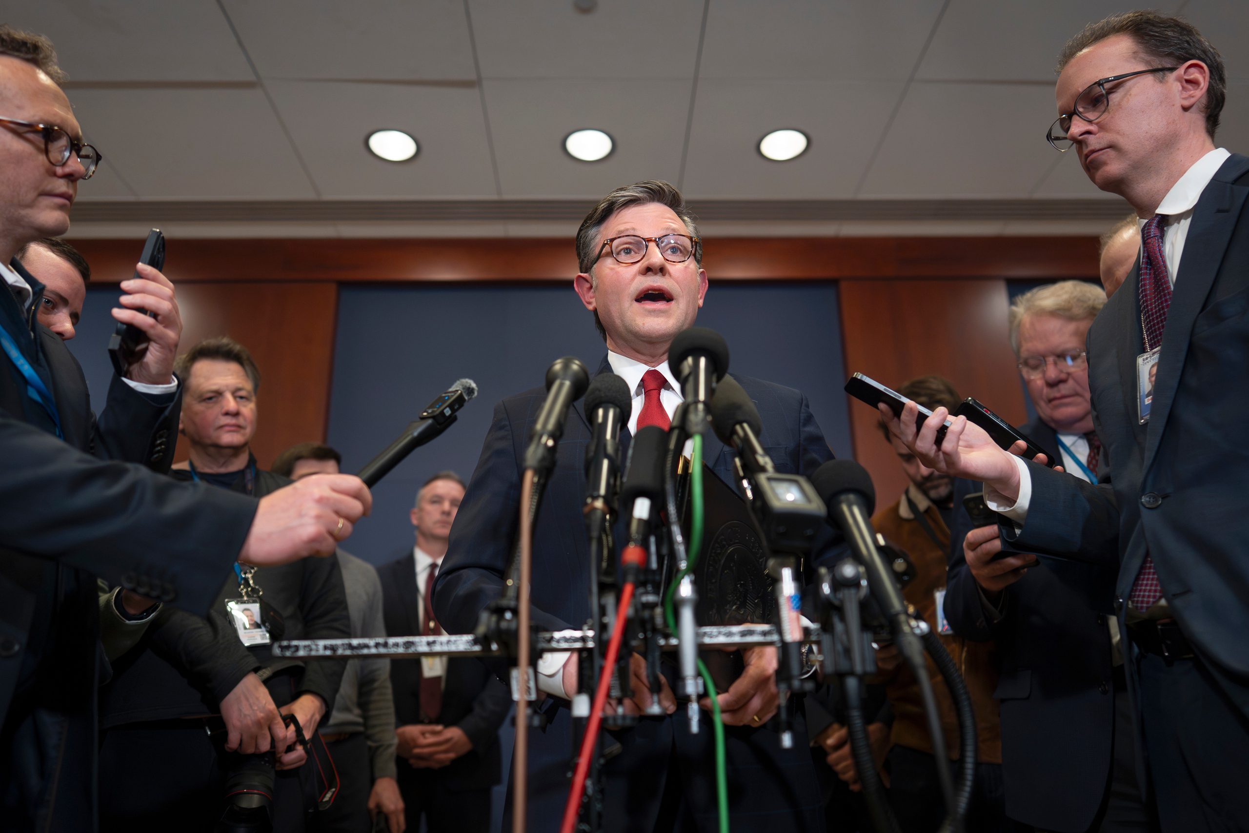 Quốc hội Mỹ lo sợ xung đột kéo dài, Nhà Trắng phủ nhận bị Israel 'gài kèo - Ảnh 3.