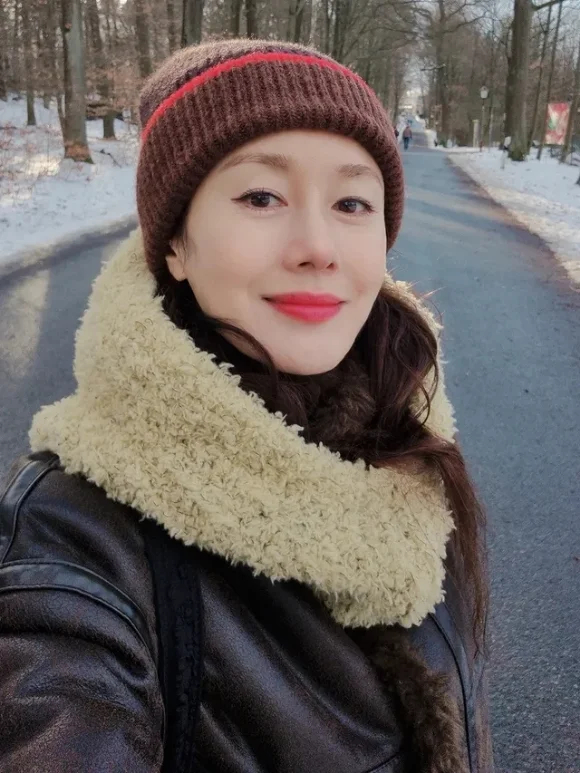 Không tin đây là Jisoo sau khi bị tẩy chay triệt để ở Hàn Quốc- Ảnh 3.