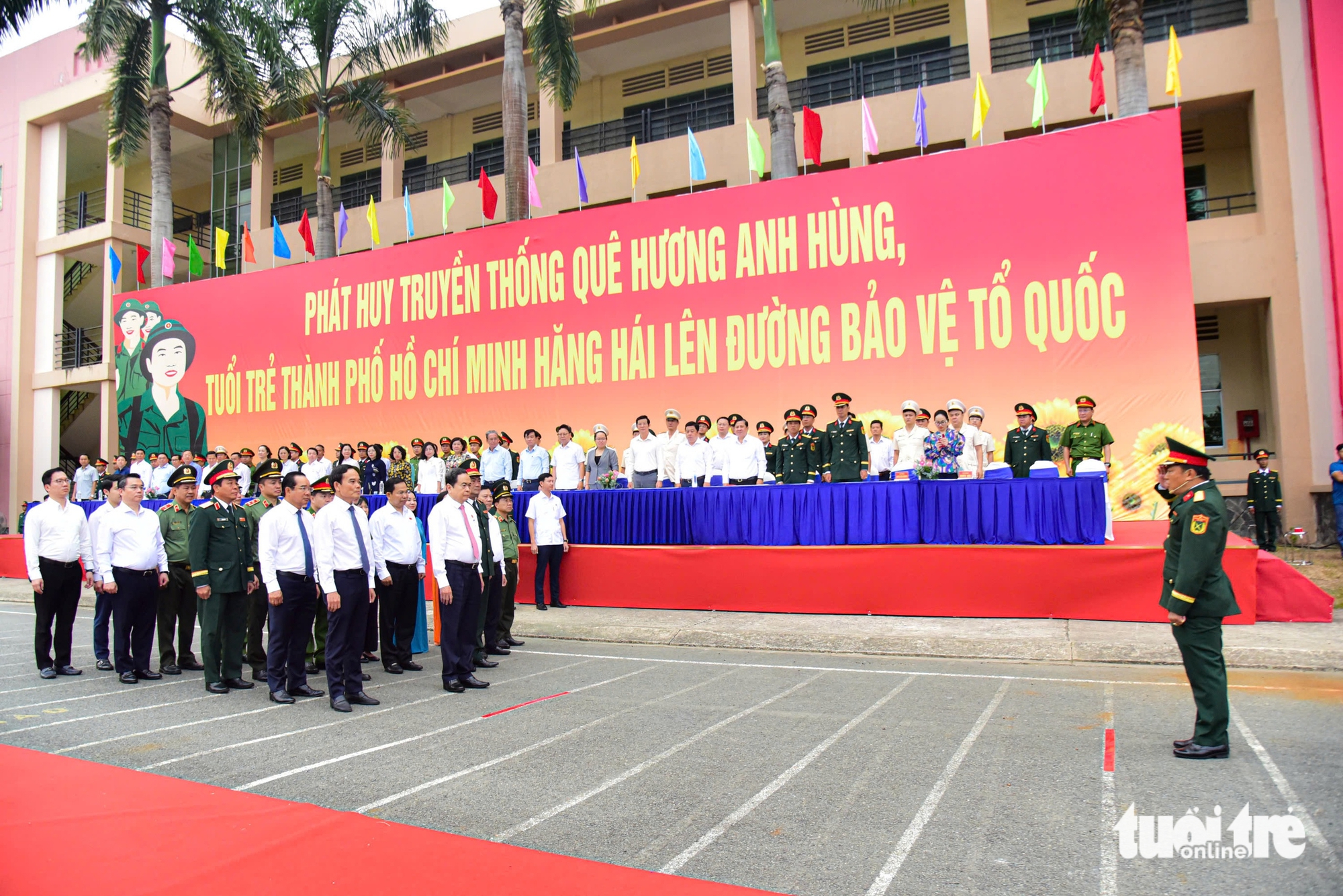 Chủ tịch Quốc hội, Bí thư Thành ủy cùng lãnh đạo TP.HCM tiễn hơn 7.000 thanh niên lên đường nhập ngũ - Ảnh 2.