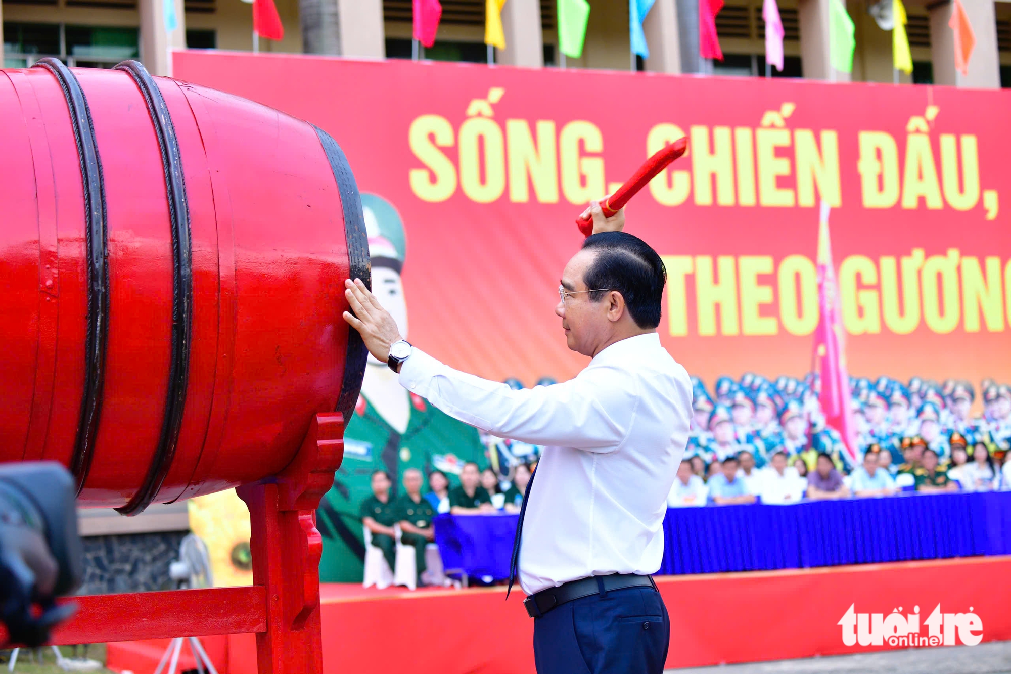 Chủ tịch Quốc hội, Bí thư Thành ủy cùng lãnh đạo TP.HCM tiễn hơn 7.000 thanh niên lên đường nhập ngũ - Ảnh 4.