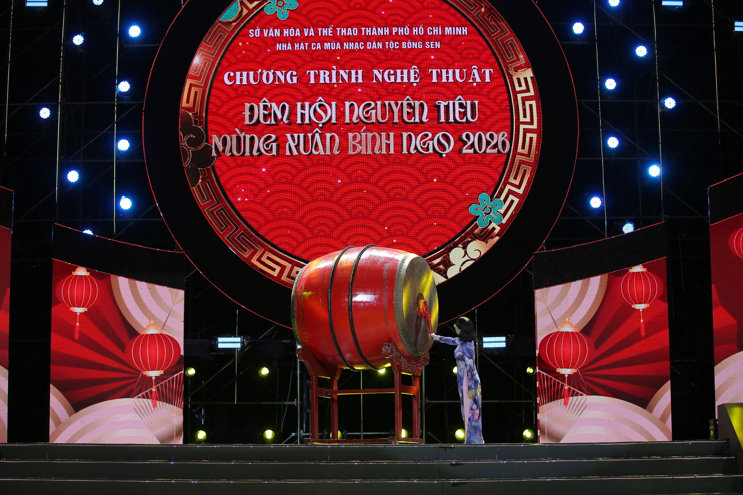 Rực rỡ 'Đêm hội Nguyên tiêu': Múa rồng 68m, 1.200 diễn viên diễu hành- Ảnh 2. Rực rỡ 'Đêm hội Nguyên tiêu': Múa rồng 68m, 1.200 diễn viên diễu hành- Ảnh 2.