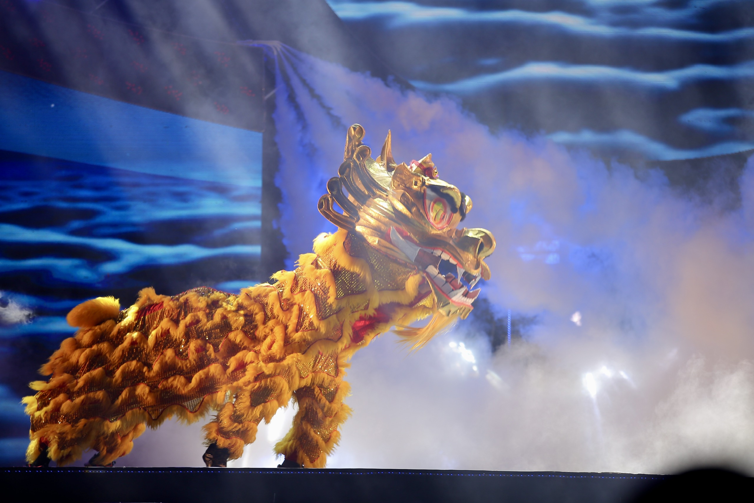 Rực rỡ 'Đêm hội Nguyên tiêu': Múa rồng 68m, 1.200 diễn viên diễu hành- Ảnh 5. Rực rỡ 'Đêm hội Nguyên tiêu': Múa rồng 68m, 1.200 diễn viên diễu hành- Ảnh 5.