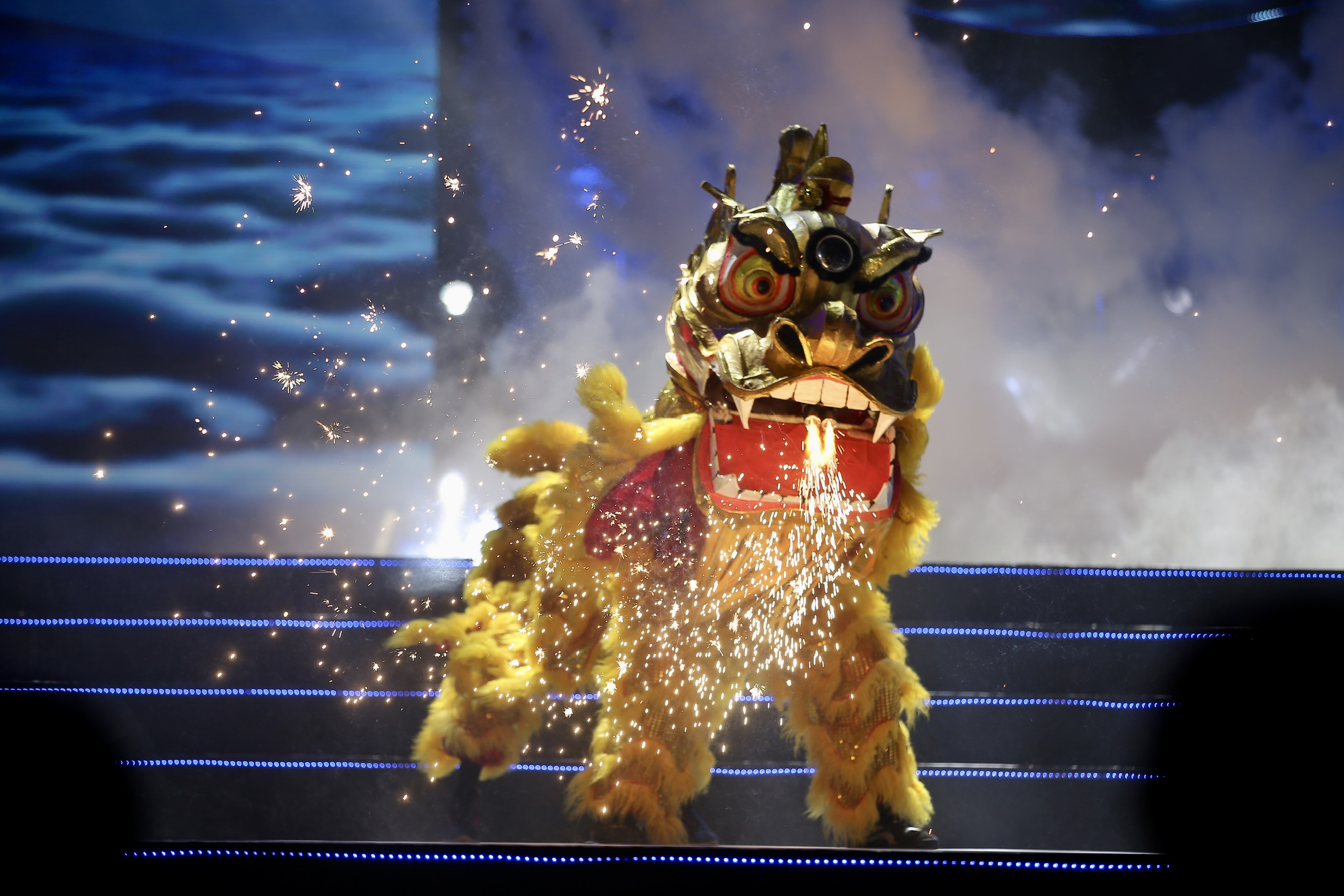 Rực rỡ 'Đêm hội Nguyên tiêu': Múa rồng 68m, 1.200 diễn viên diễu hành- Ảnh 6. Rực rỡ 'Đêm hội Nguyên tiêu': Múa rồng 68m, 1.200 diễn viên diễu hành- Ảnh 6.