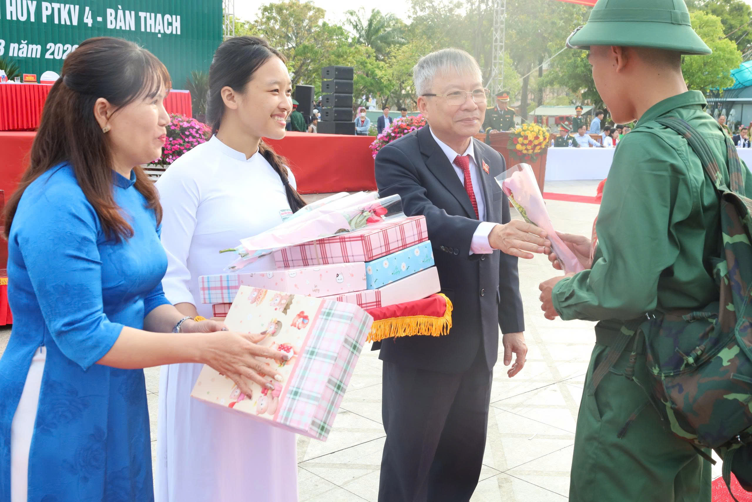 Hơn 4.600 thanh niên lên đường nhận nhiệm vụ 8 Đà Nẵng giao quân năm 2026: Hơn 4.600 thanh niên sẵn sàng nhận nhiệm vụ - Ảnh 8.