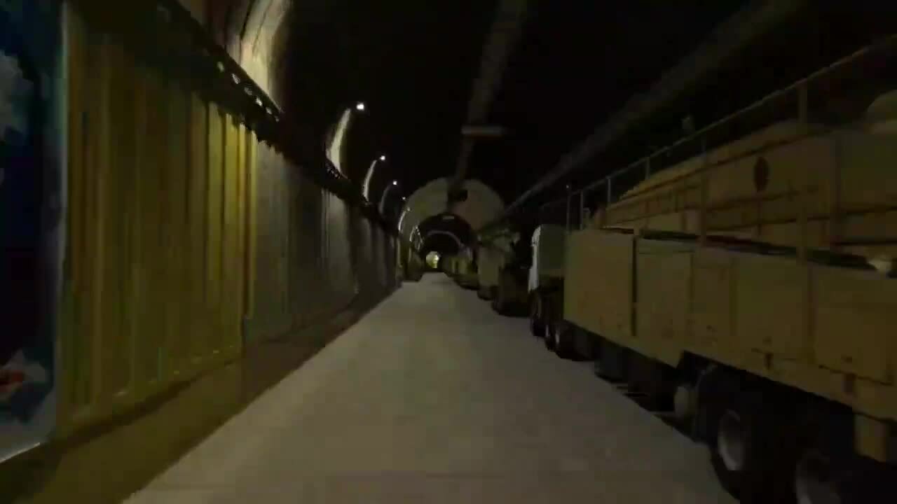 Iran khoe 'thành phố ngầm' chứa tên lửa tối tân