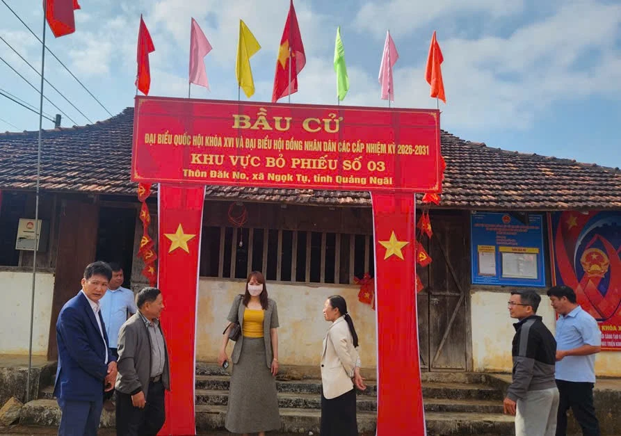 Điểm bầu cử tại thôn Đăk No, xã Ngọk Tụ, tỉnh Quảng Ngãi. 1000016768.jpg