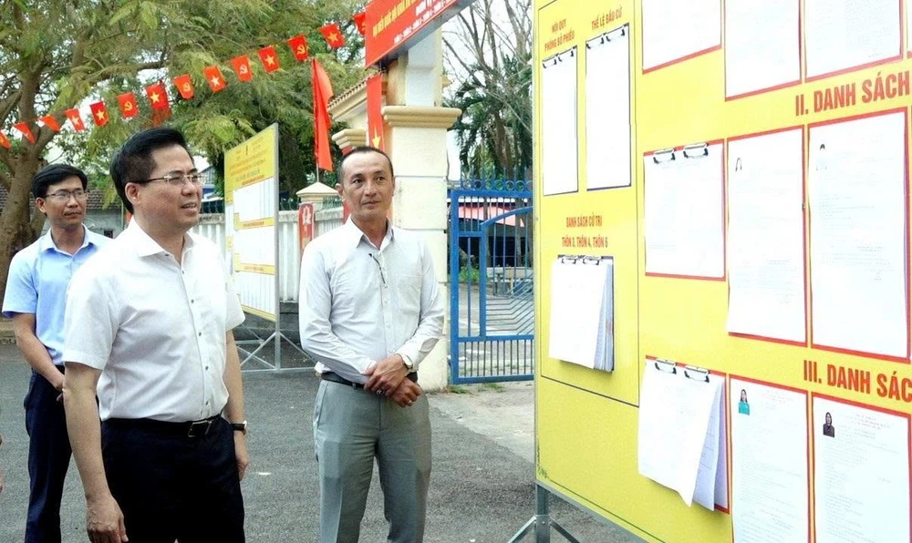 Chủ tịch UBND tỉnh Quảng Ngãi kiểm tra công tác chuẩn bị bầu cử tại xã An Phú, xã Tịnh Khê, phường Trương Quang Trọng. 1000016766.jpg