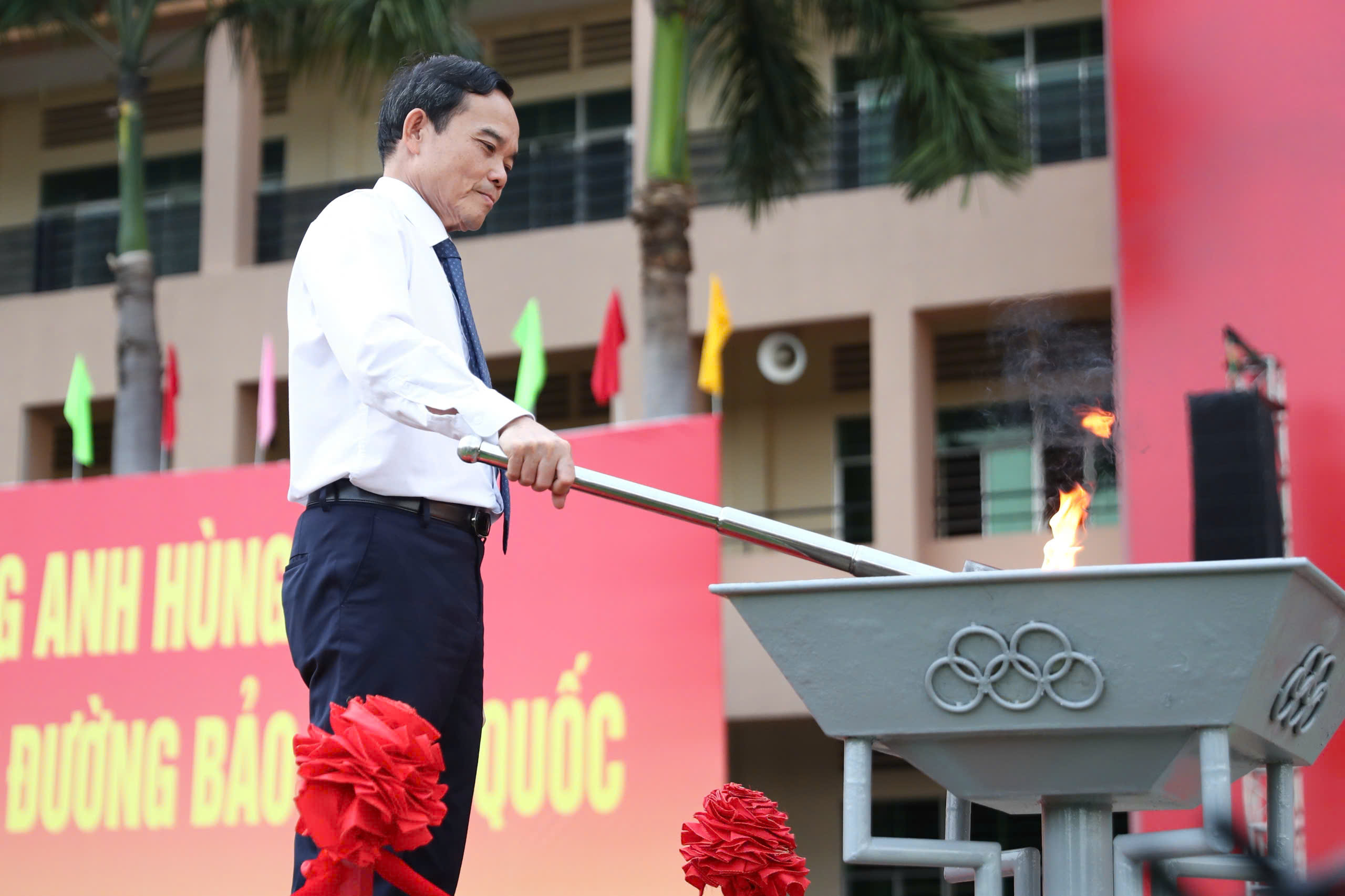 Lớp thanh niên đầu tiên của TPHCM sau sáp nhập lên đường nhập ngũ - Ảnh 2.