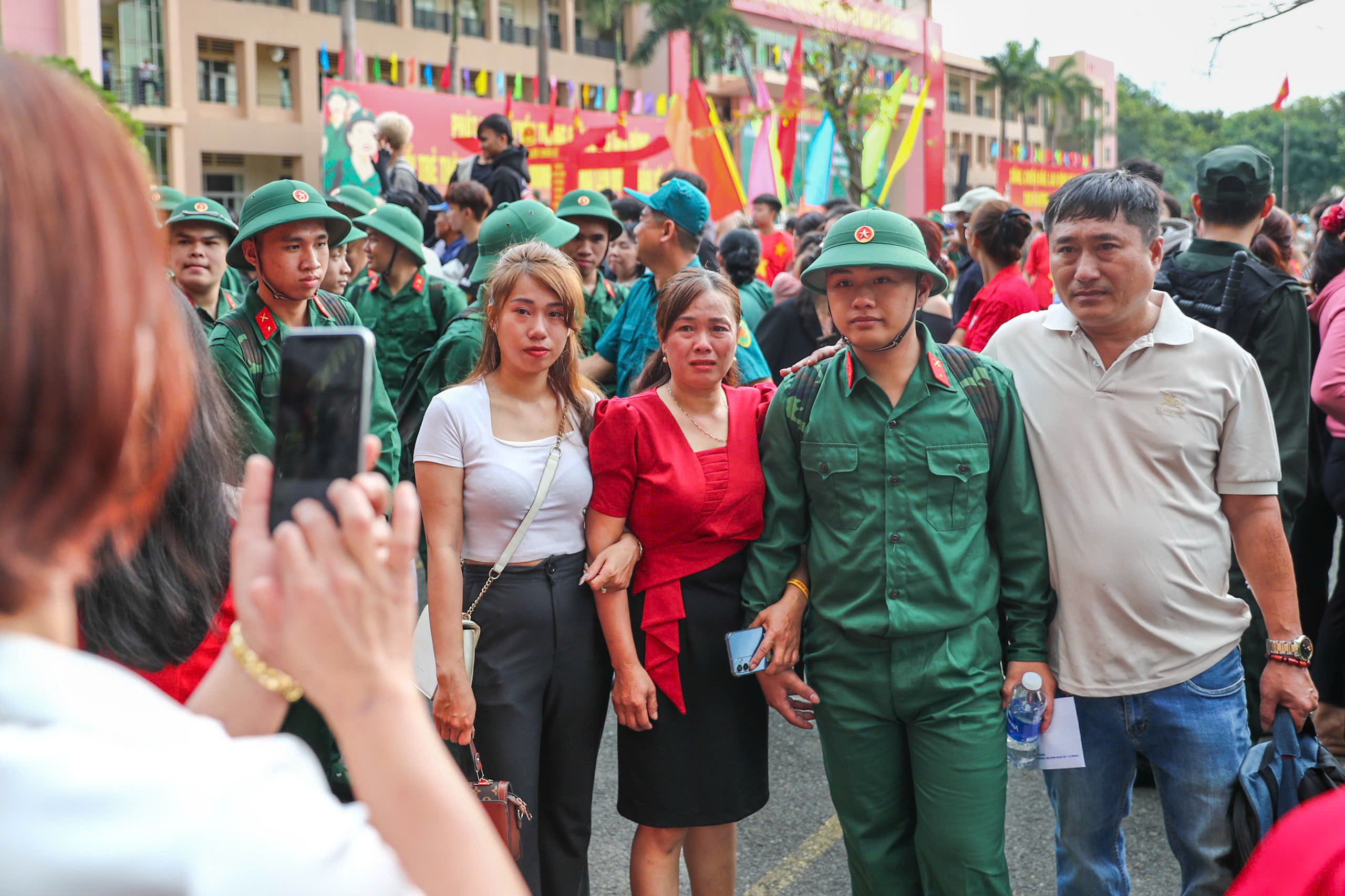 Lớp thanh niên đầu tiên của TPHCM sau sáp nhập lên đường nhập ngũ - Ảnh 10.