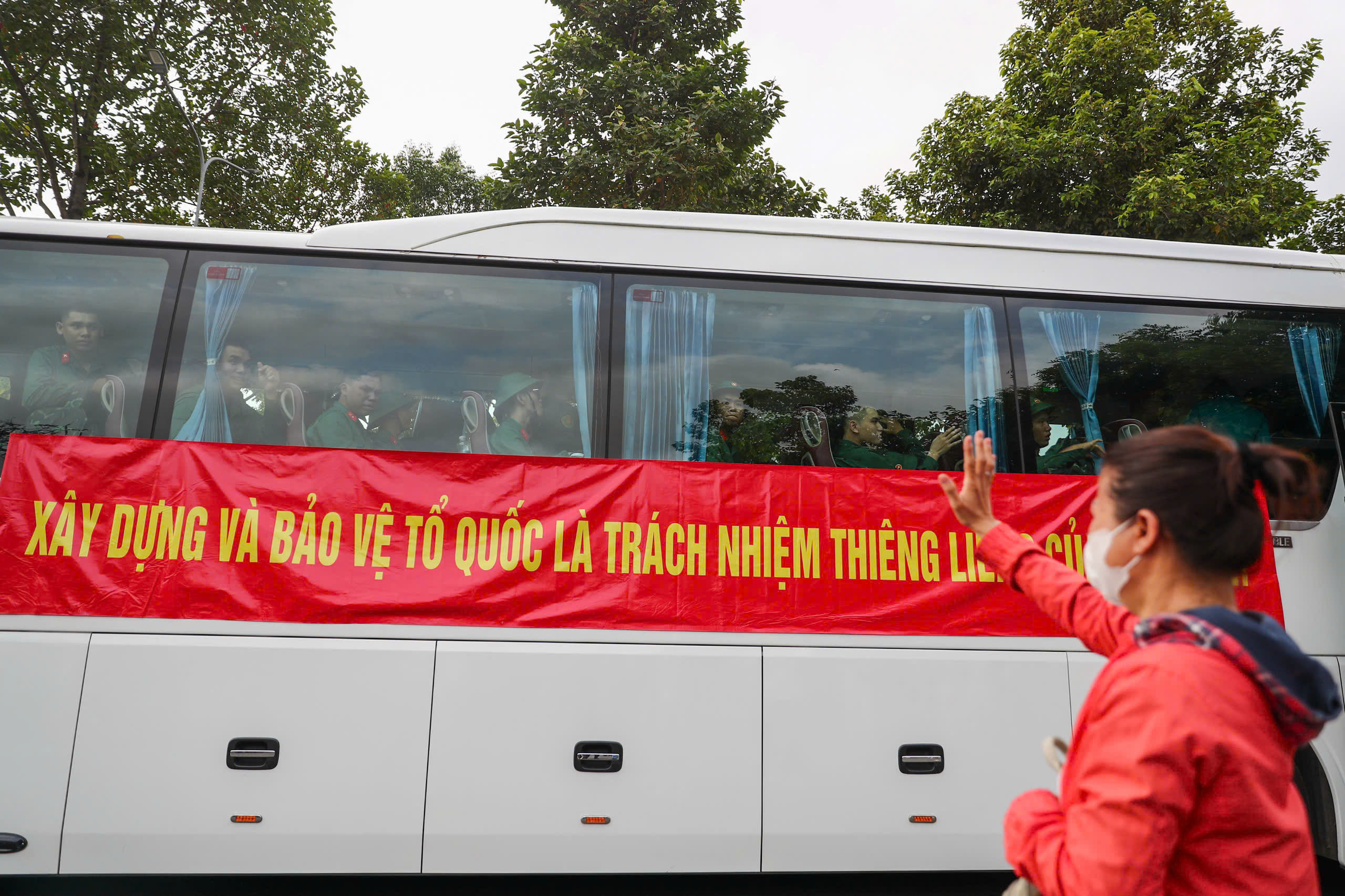 Lớp thanh niên đầu tiên của TPHCM sau sáp nhập lên đường nhập ngũ - Ảnh 12.