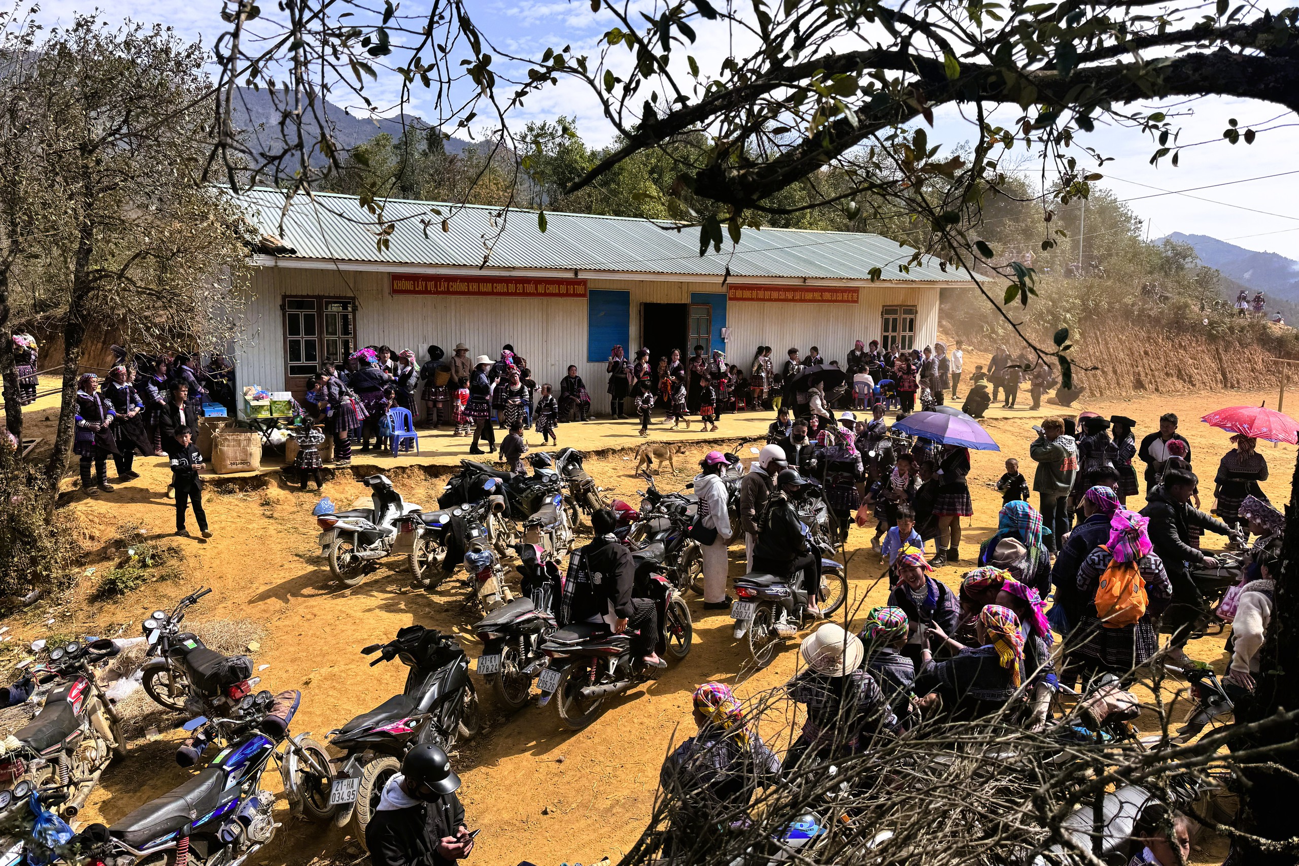 Lùng Cúng - Vùng đất bị... lãng quên? 15 Lùng Cúng - Vùng đất bị... lãng quên? - Ảnh 16.