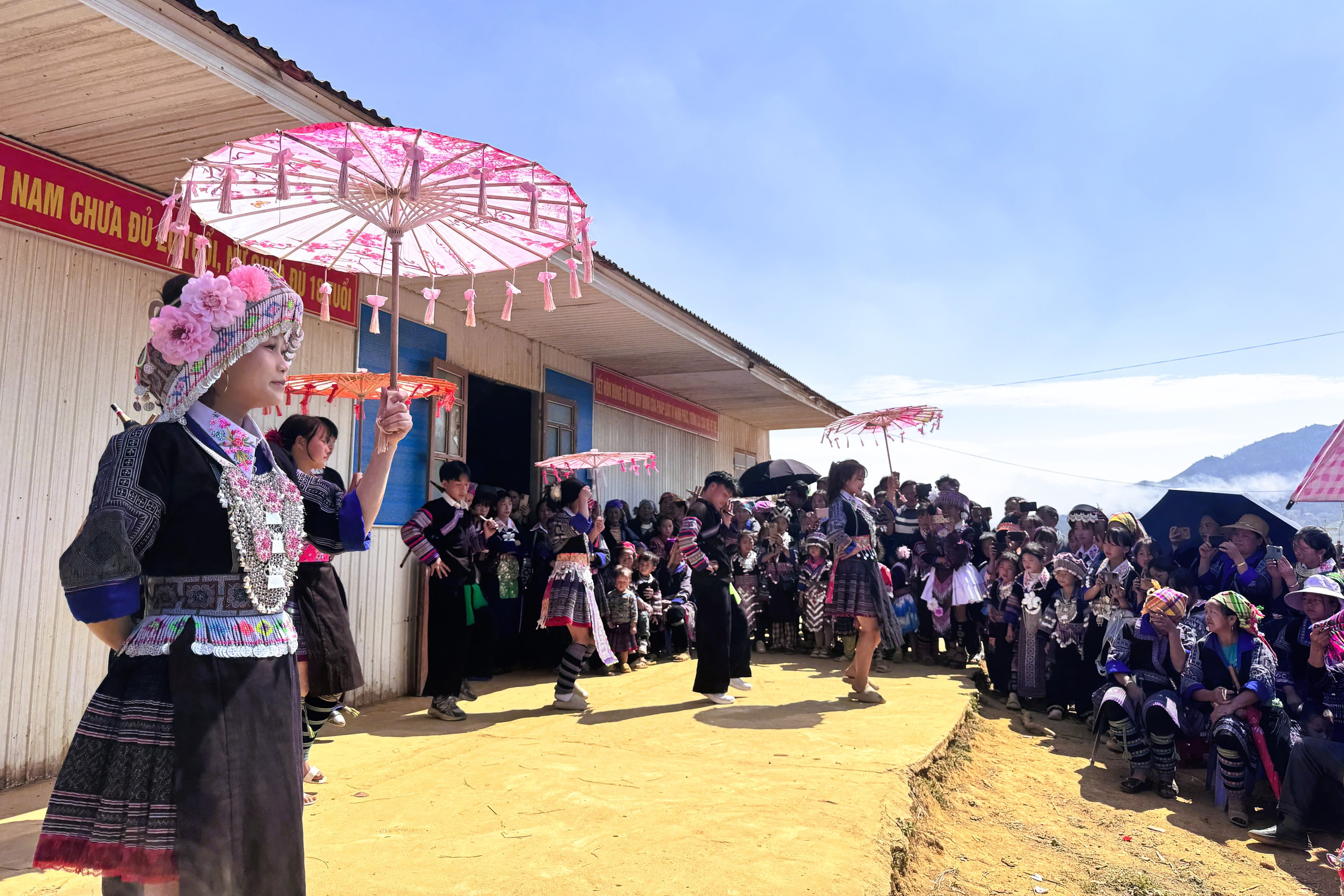 Lùng Cúng - Vùng đất bị... lãng quên? 16 Lùng Cúng - Vùng đất bị... lãng quên? - Ảnh 17.