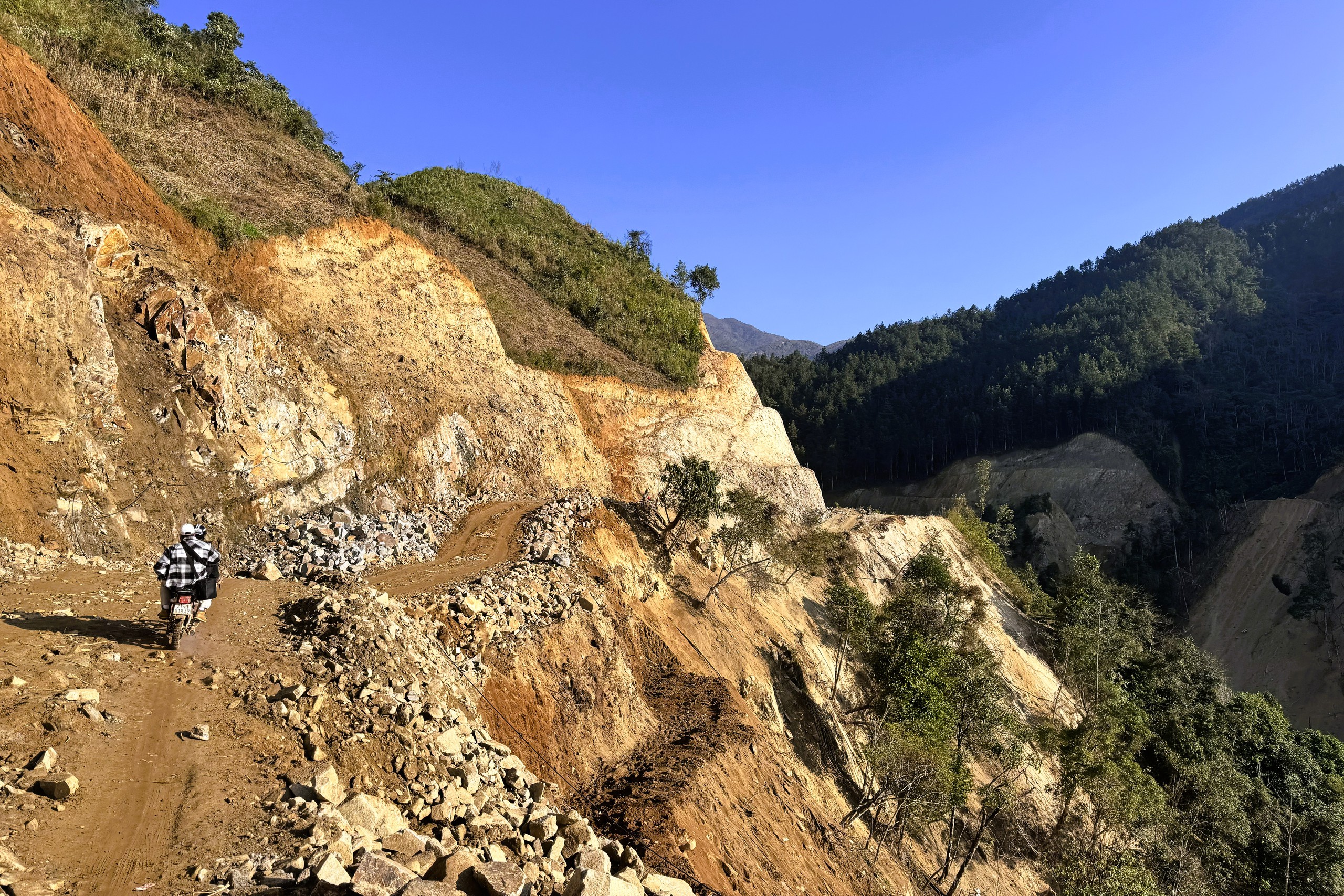 Lùng Cúng - Vùng đất bị... lãng quên? 18 Lùng Cúng - Vùng đất bị... lãng quên? - Ảnh 19.