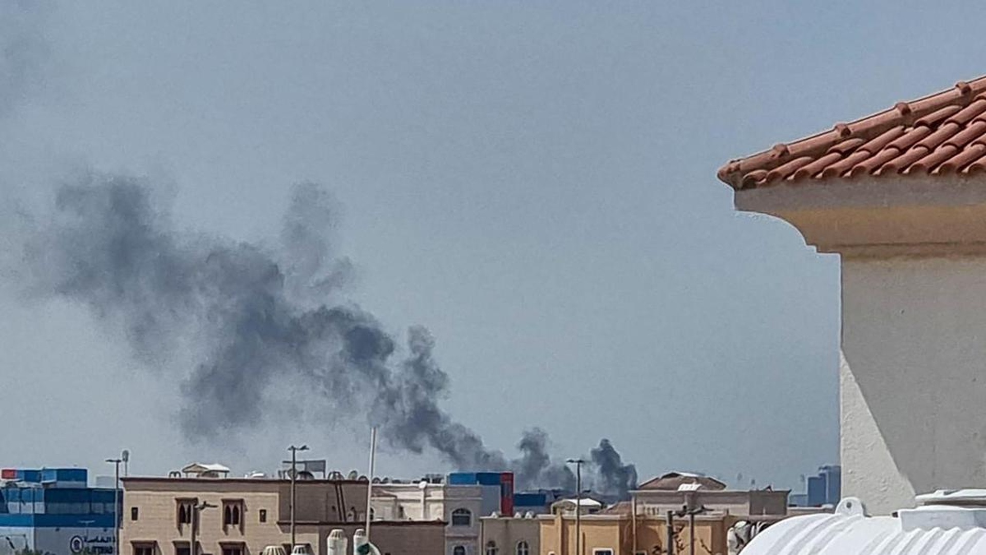 Mỹ để lọt hỏa lực Iran, loạt căn cứ ở Trung Đông rung chuyển - 4 Mỹ để lọt hỏa lực Iran, loạt căn cứ ở Trung Đông rung chuyển - 4